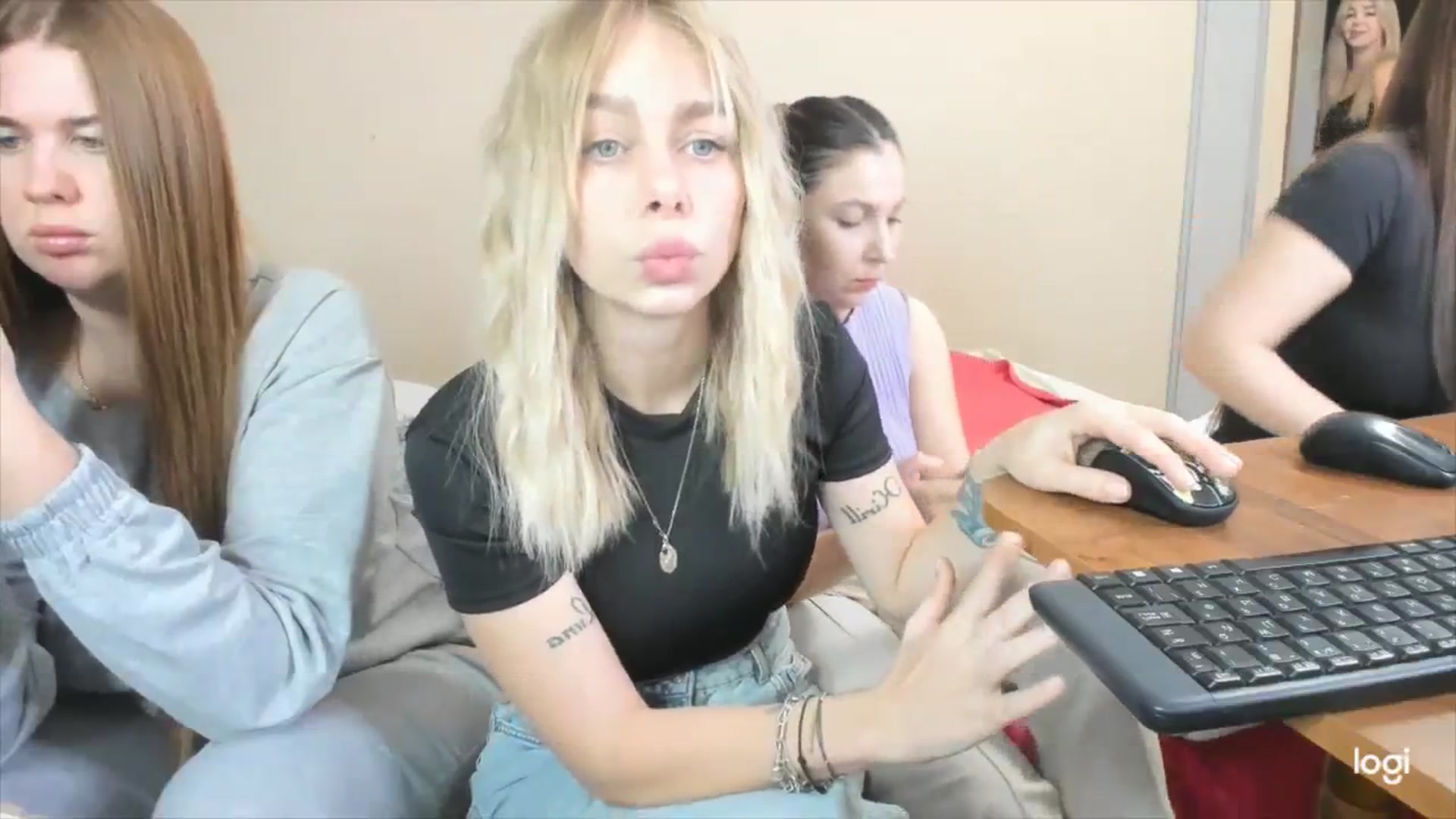 Gallery image thumbnail from YourPupsik's myfreecams stream on, 04/08/2024, 09:31 image 5 of 20