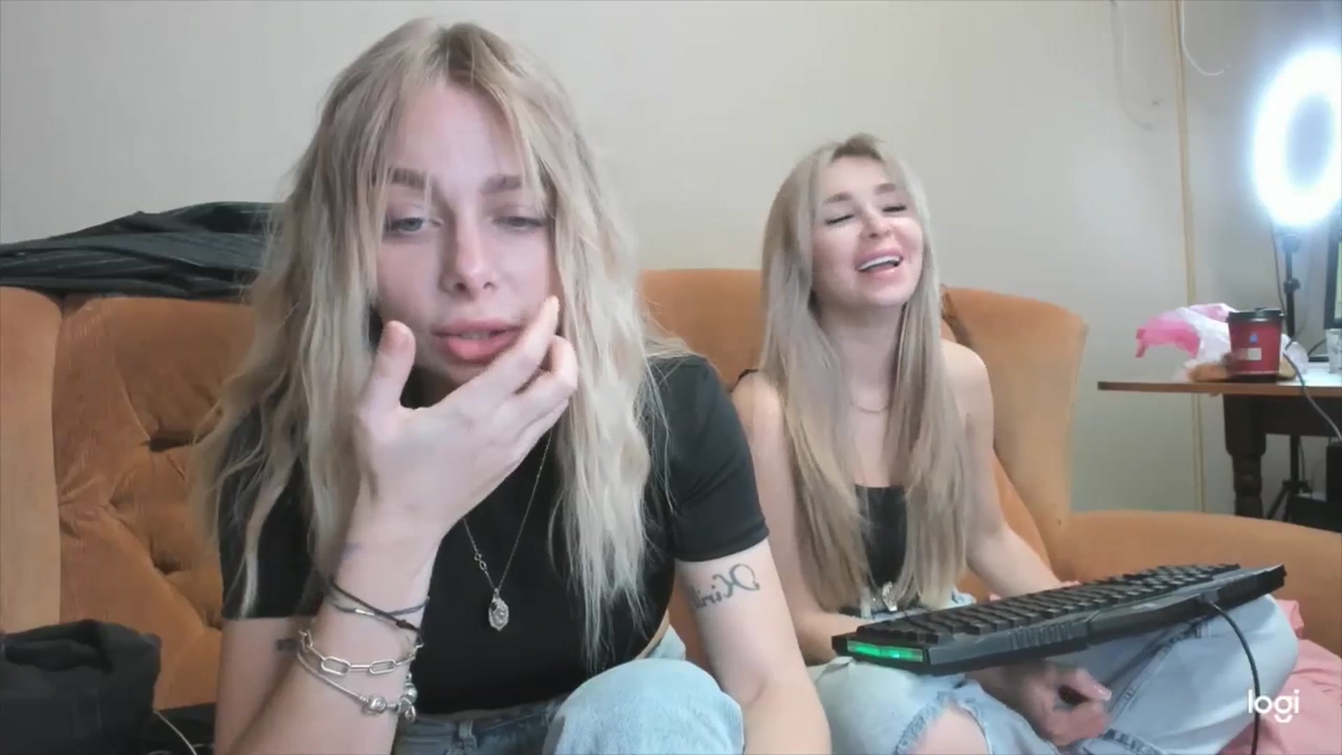 Gallery image thumbnail from YourPupsik's myfreecams stream on, 04/08/2024, 09:31 image 13 of 20