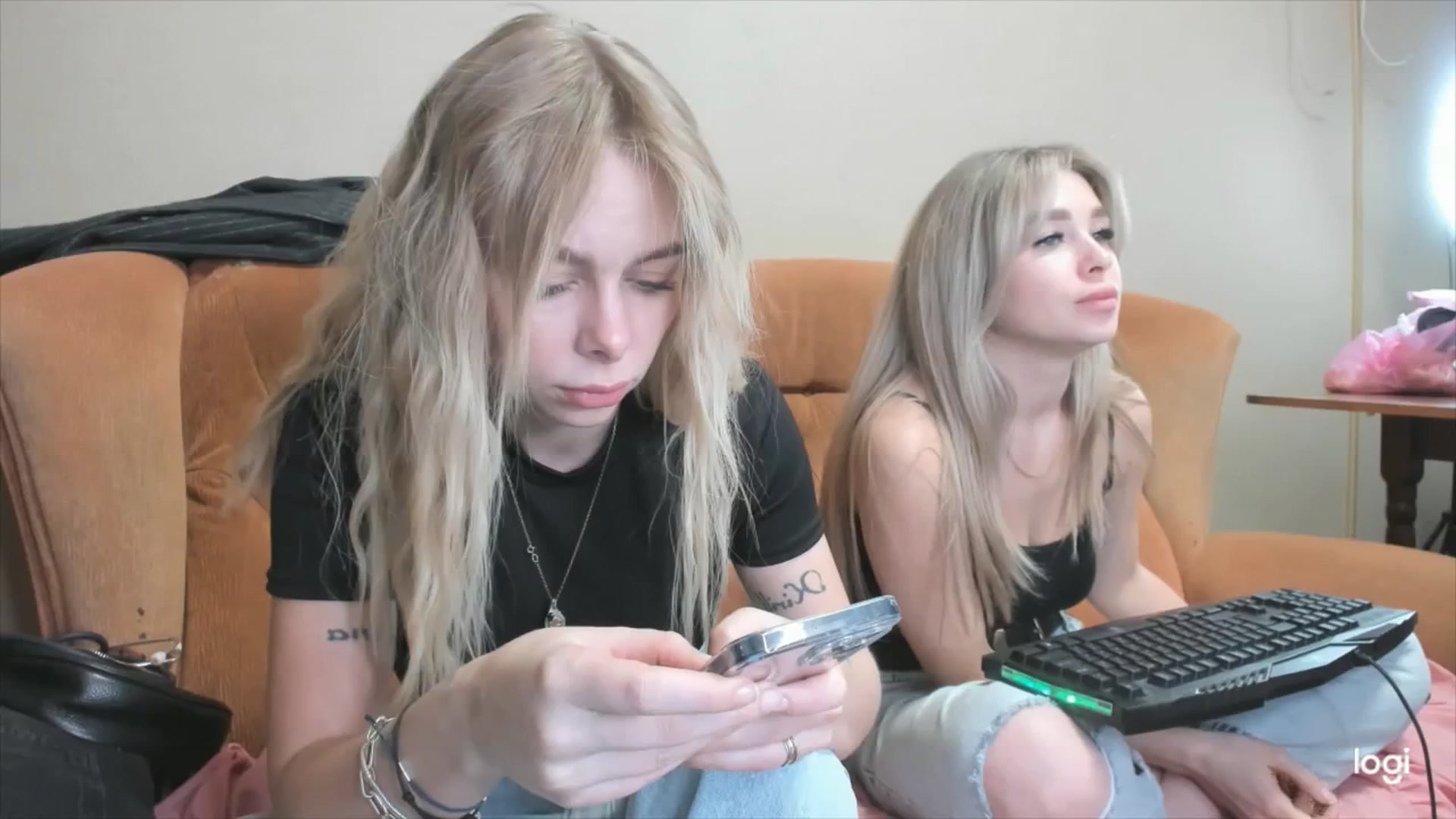 Gallery image thumbnail from YourPupsik's myfreecams stream on, 04/08/2024, 10:30 image 12 of 20