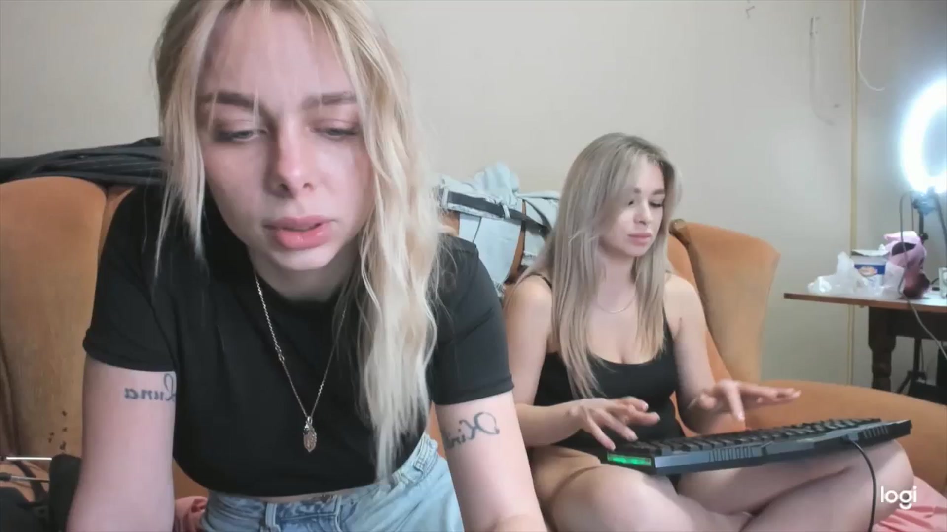 Gallery image thumbnail from YourPupsik's myfreecams stream on, 04/08/2024, 12:38 image 11 of 20
