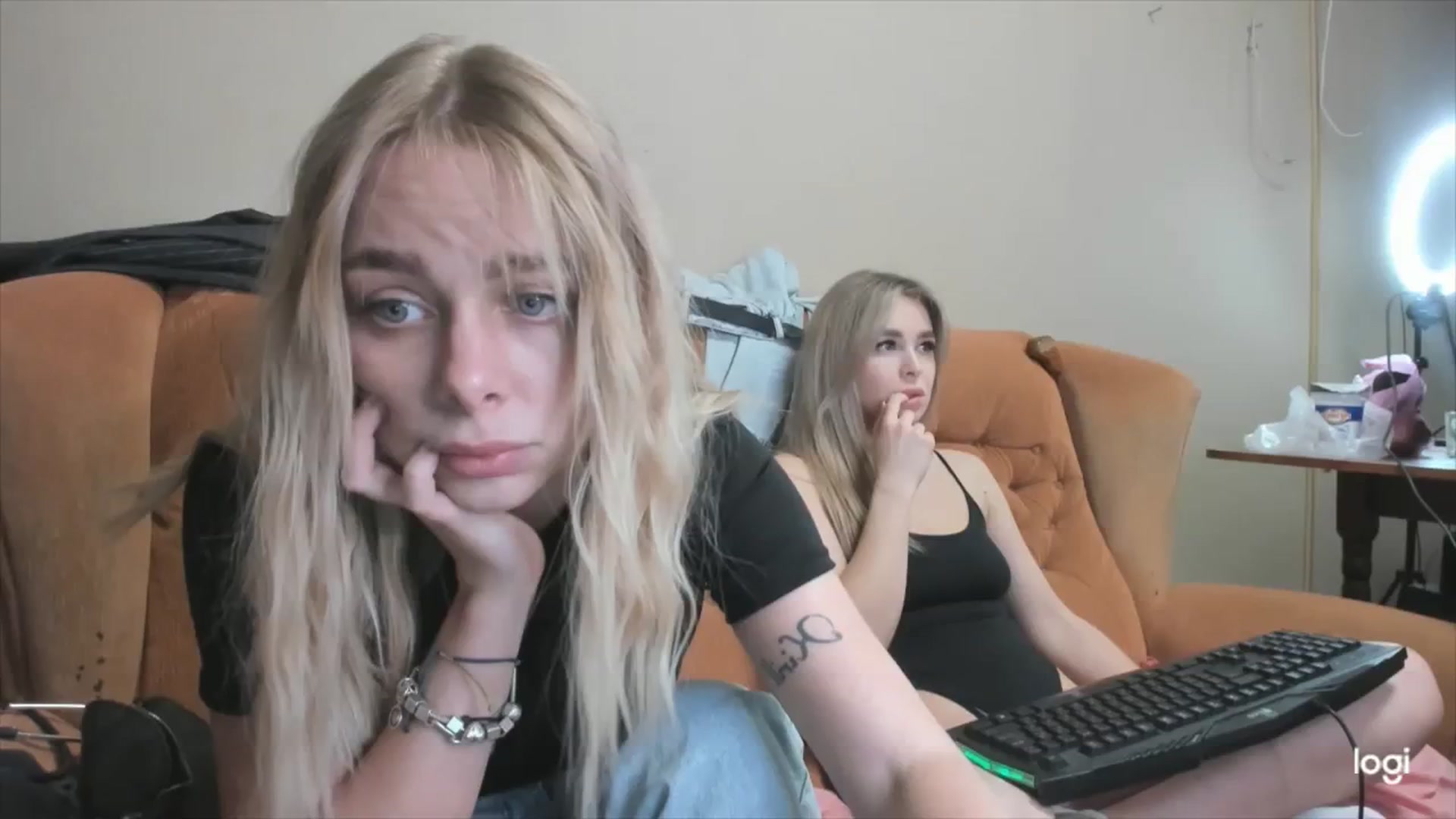 Gallery image thumbnail from YourPupsik's myfreecams stream on, 04/08/2024, 12:38 image 13 of 20