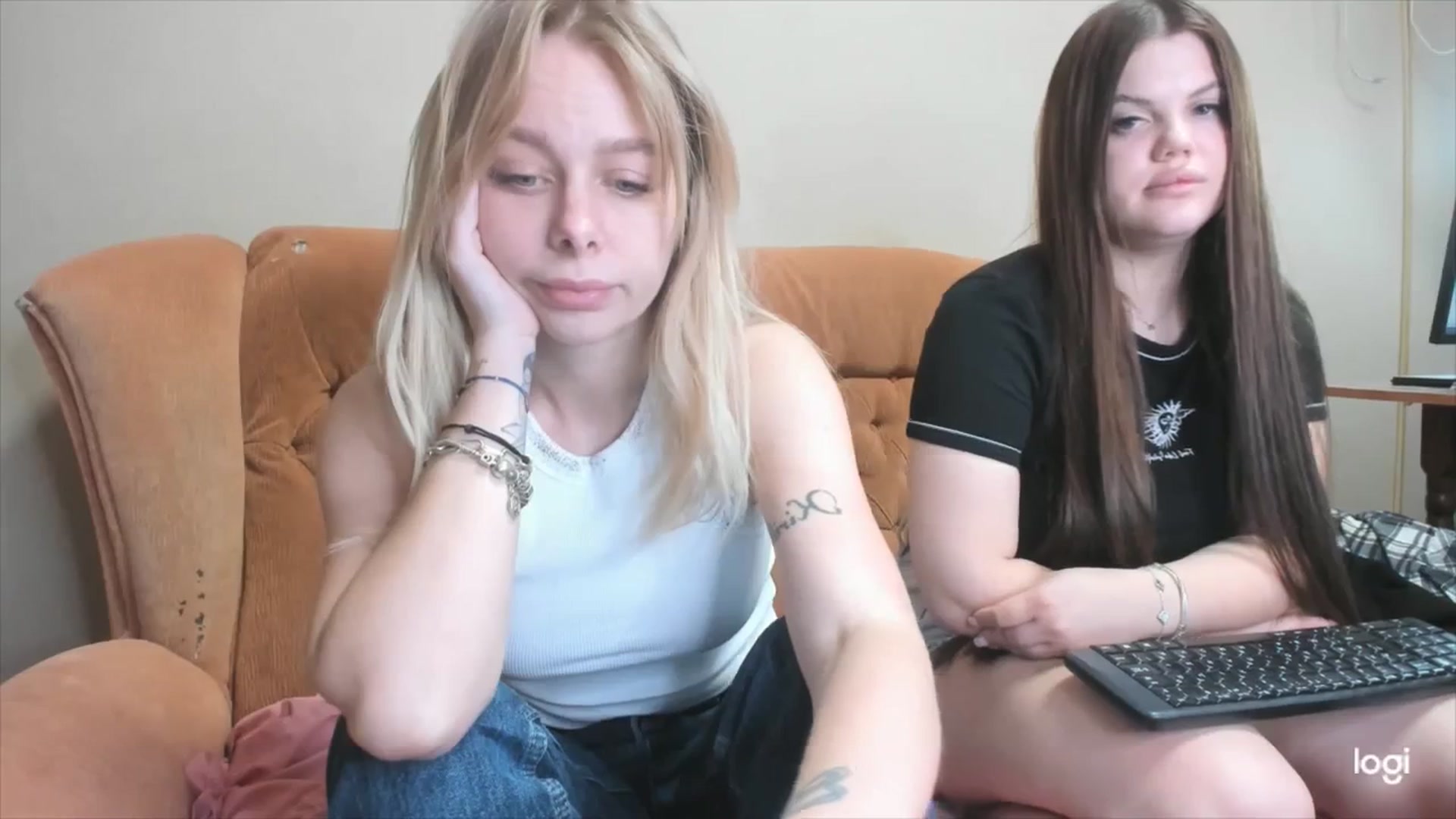 Gallery image thumbnail from YourPupsik's myfreecams stream on, 04/10/2024, 12:31 image 17 of 20