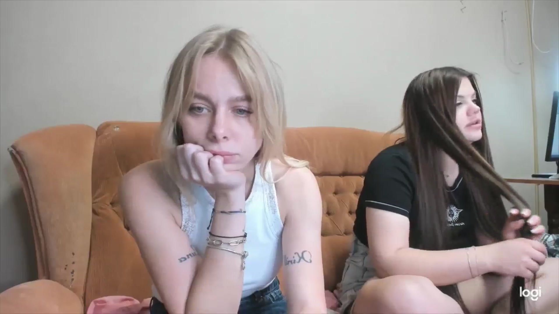 Gallery image thumbnail from YourPupsik's myfreecams stream on, 04/10/2024, 13:12 image 15 of 20