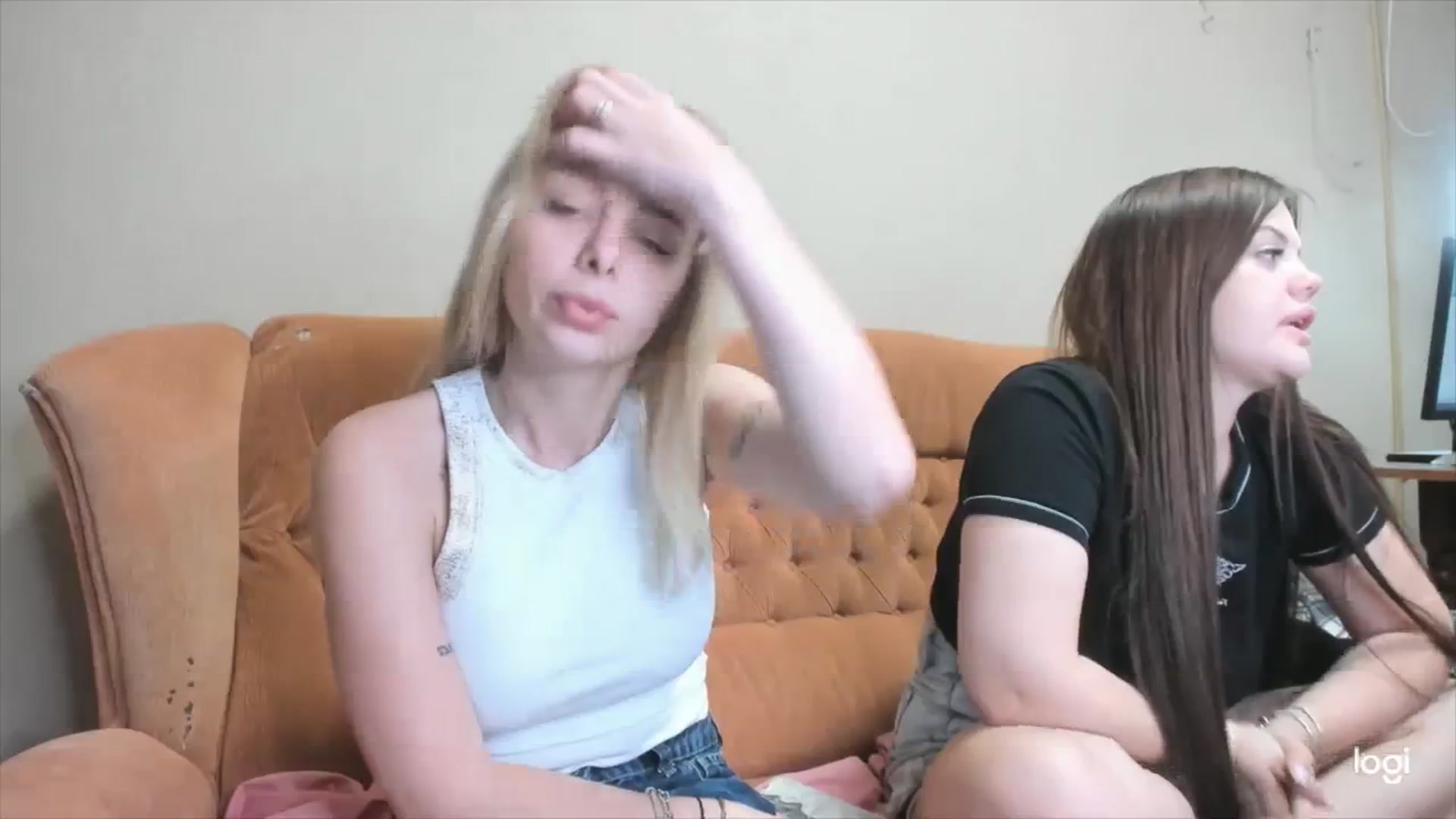 Gallery image thumbnail from YourPupsik's myfreecams stream on, 04/10/2024, 13:12 image 10 of 20