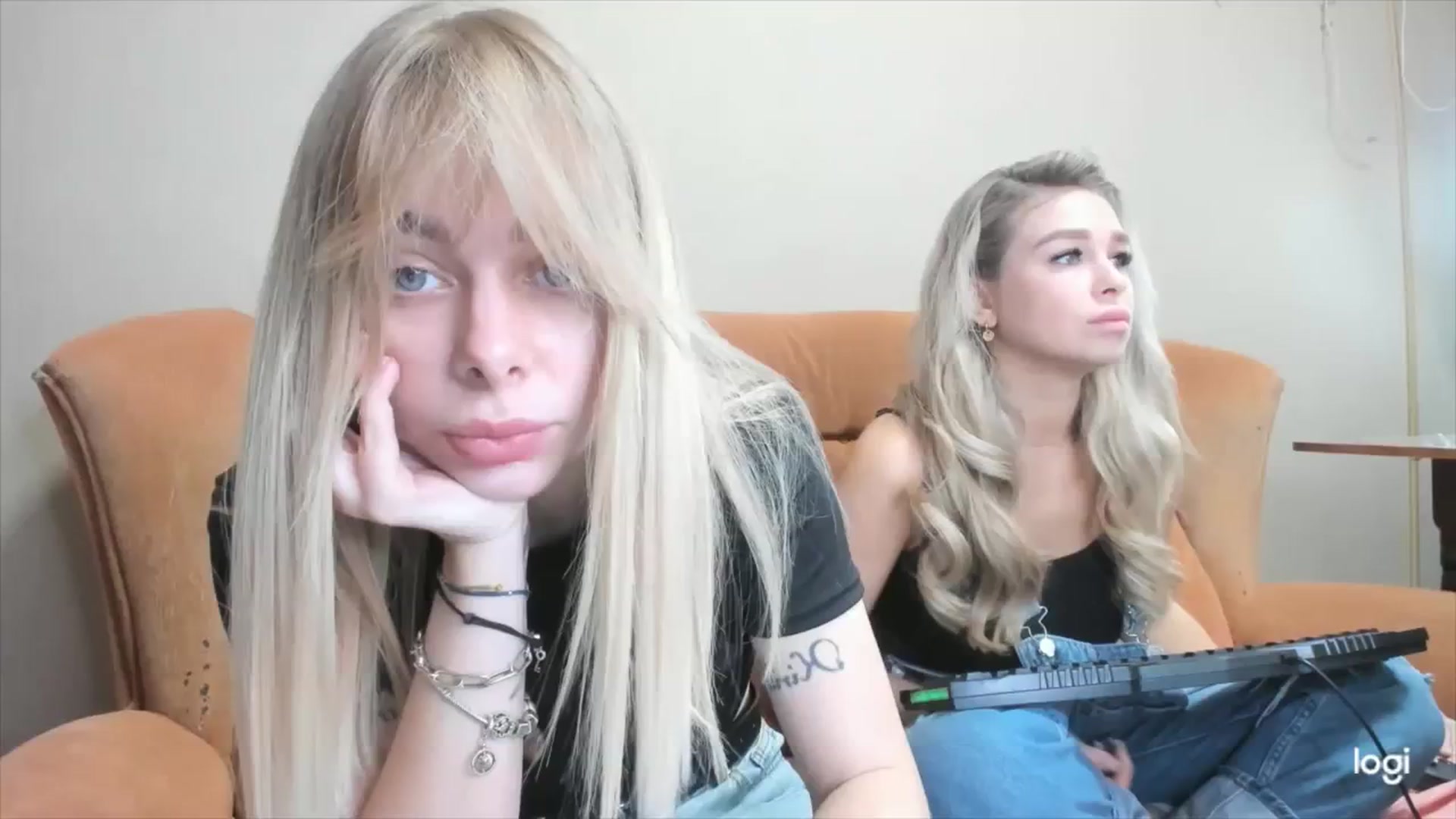 Gallery image thumbnail from YourPupsik's myfreecams stream on, 04/11/2024, 11:18 image 6 of 20
