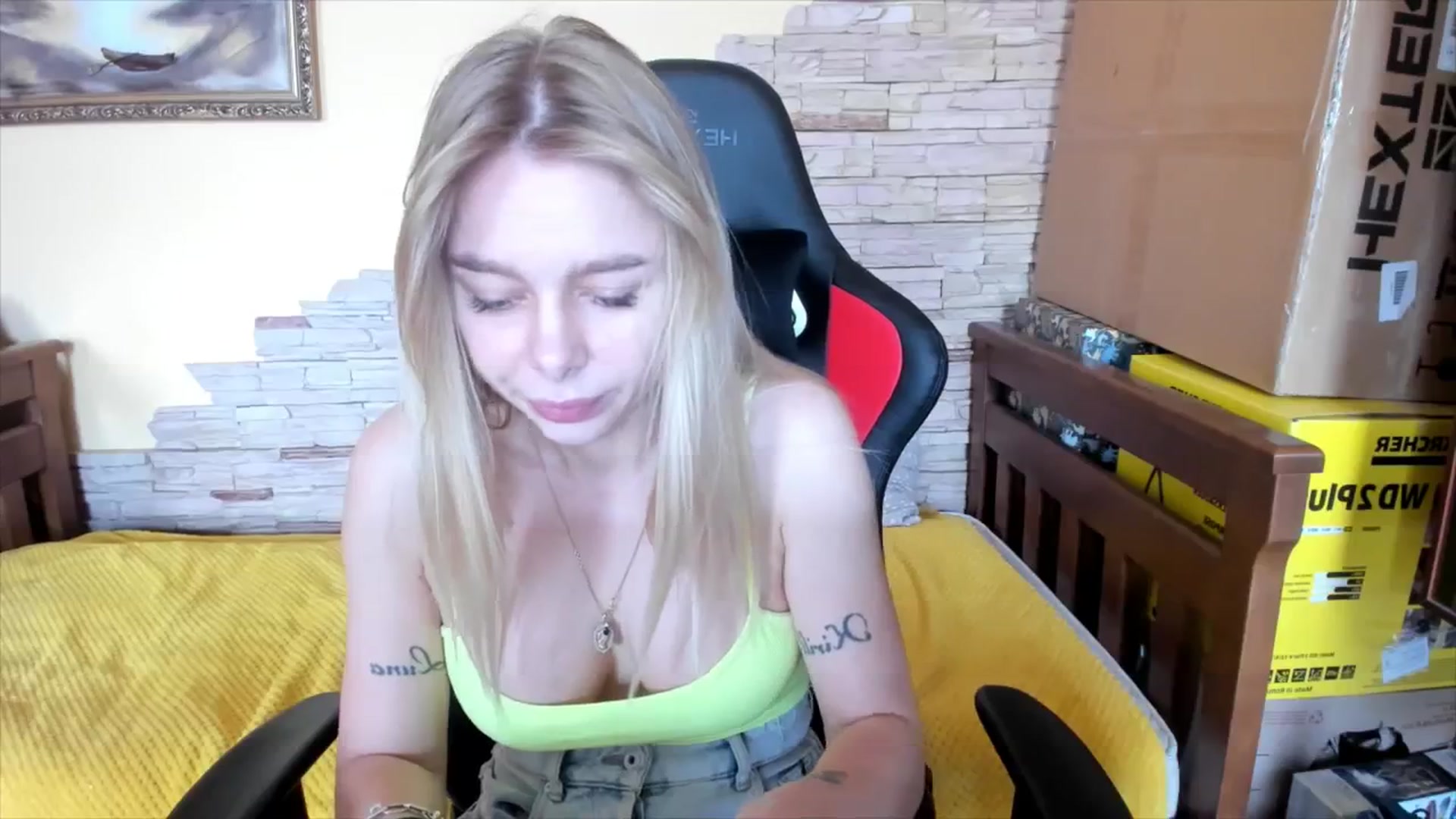 Gallery image thumbnail from YourPupsik's myfreecams stream on, 04/15/2024, 12:24 image 20 of 20