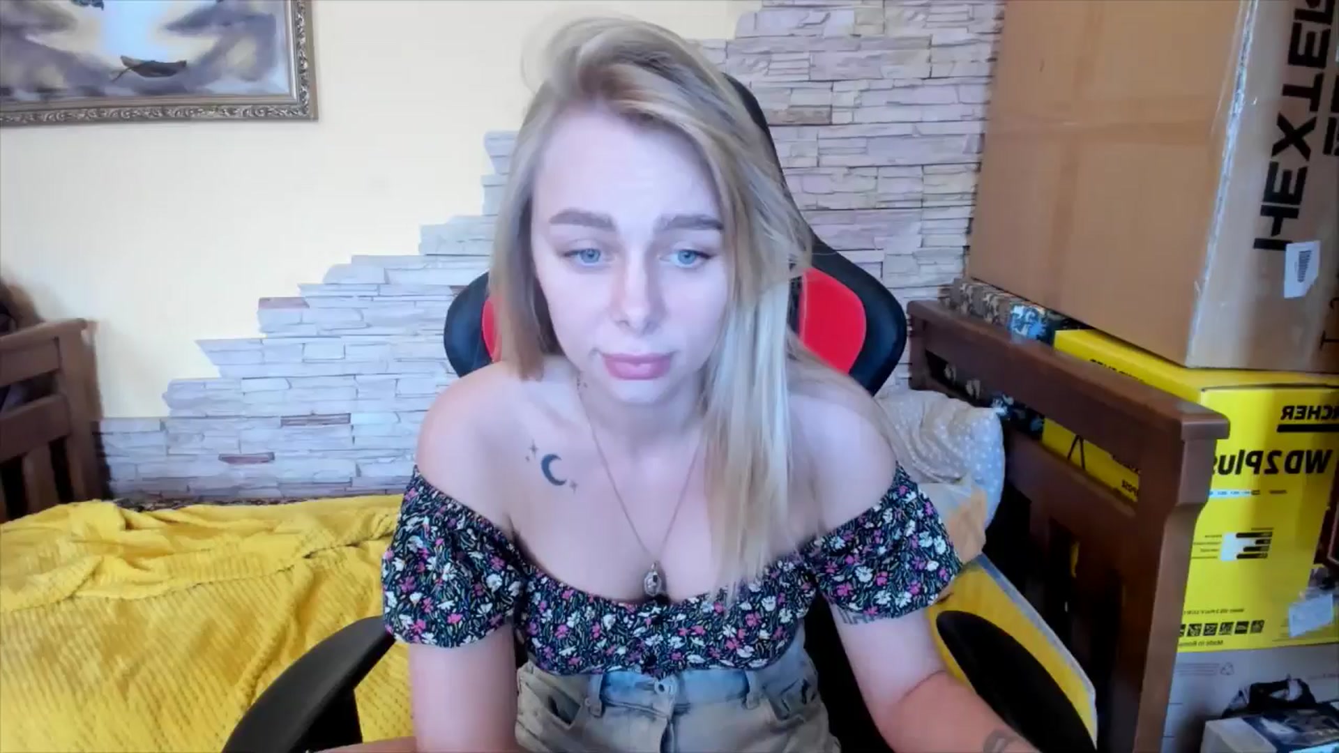 Gallery image thumbnail from YourPupsik's myfreecams stream on, 04/16/2024, 14:19 image 9 of 20