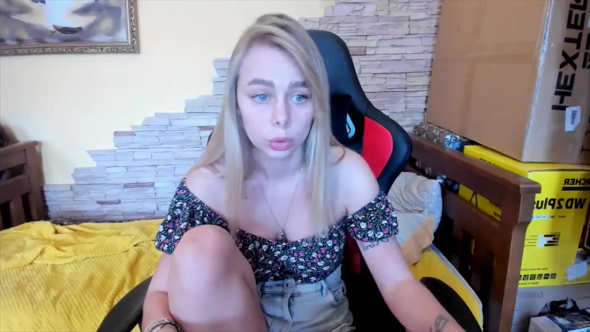 Gallery image thumbnail from YourPupsik's myfreecams stream on, 04/16/2024, 14:19 image 18 of 20