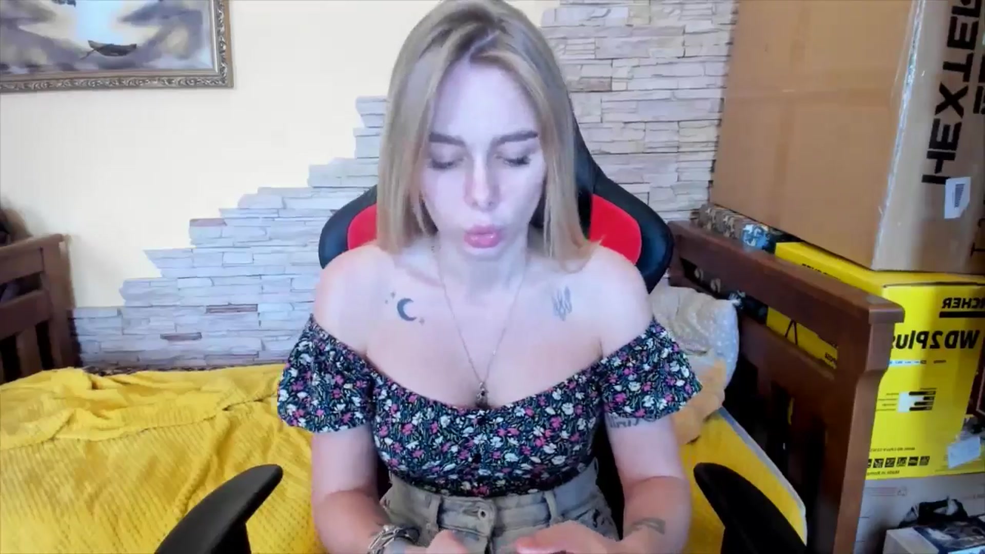 Gallery image thumbnail from YourPupsik's myfreecams stream on, 04/16/2024, 14:19 image 11 of 20