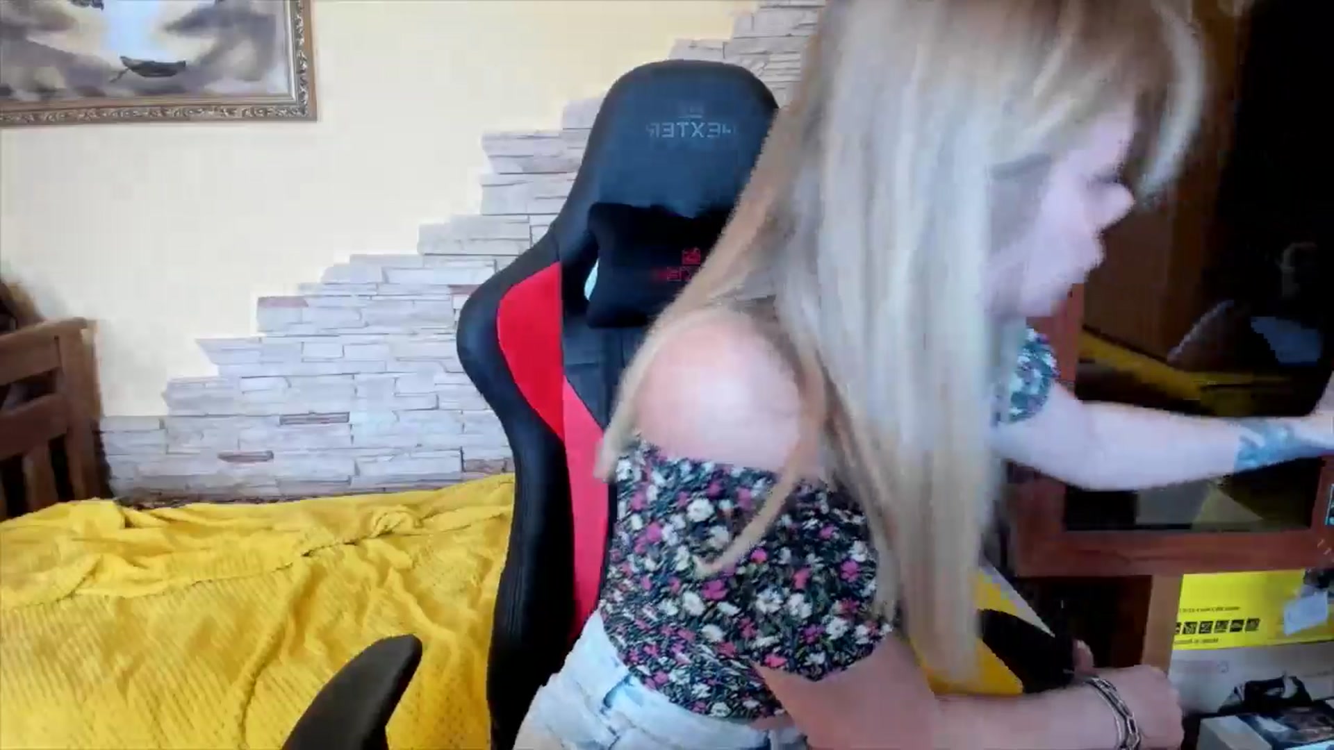 Gallery image thumbnail from YourPupsik's myfreecams stream on, 04/16/2024, 14:19 image 15 of 20