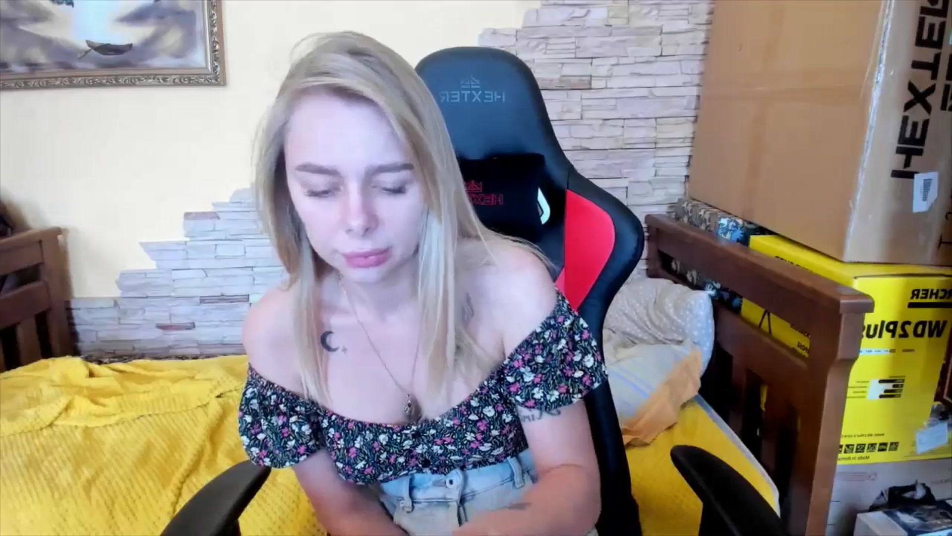 Gallery image thumbnail from YourPupsik's myfreecams stream on, 04/16/2024, 14:19 image 14 of 20