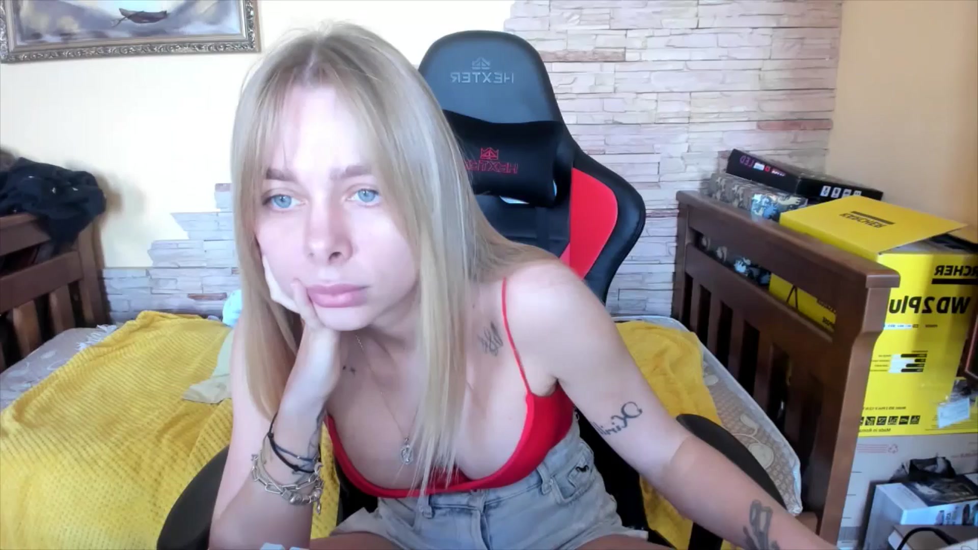 Gallery image thumbnail from YourPupsik's myfreecams stream on, 04/20/2024, 12:11 image 11 of 20