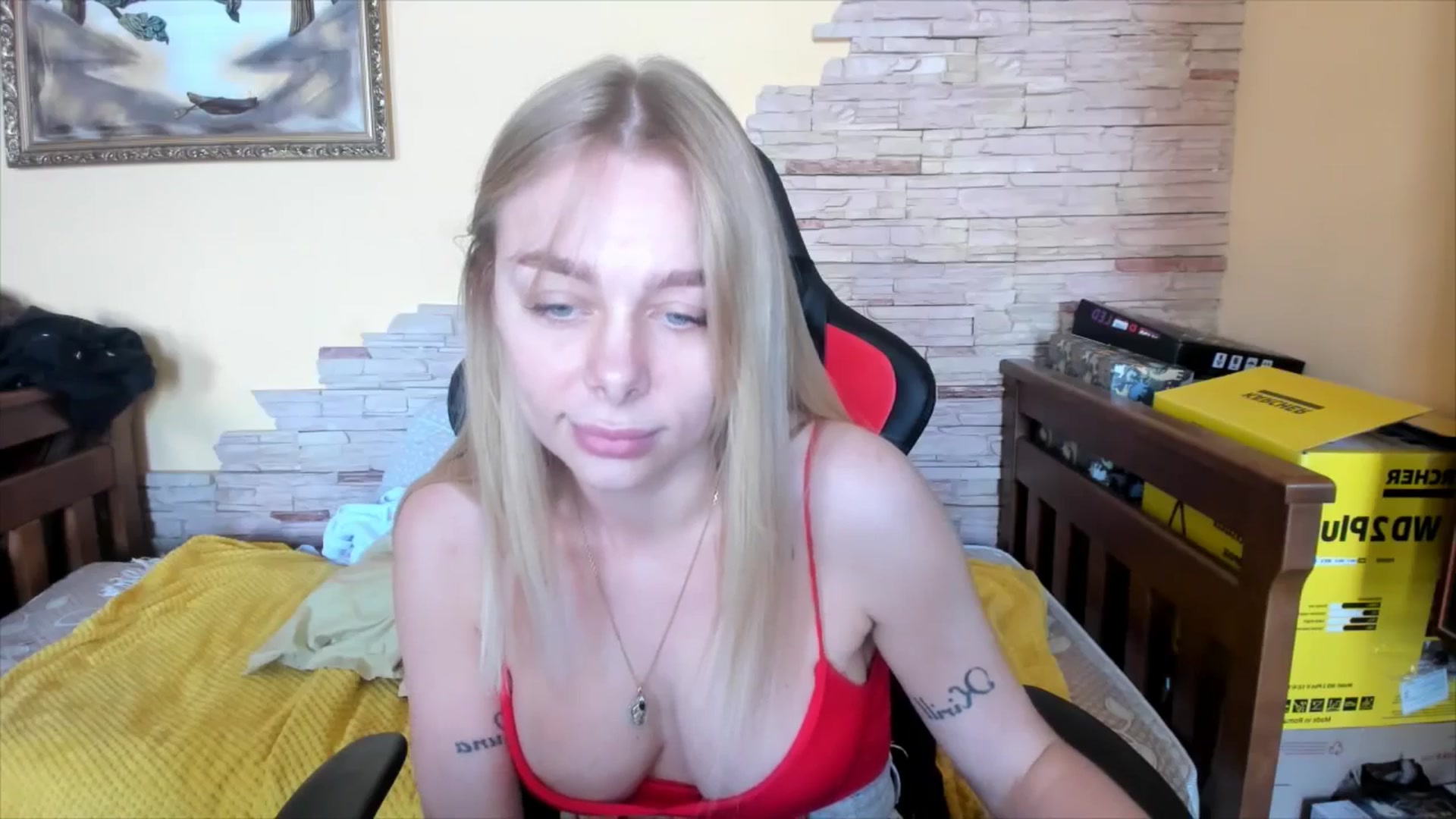 Gallery image thumbnail from YourPupsik's myfreecams stream on, 04/20/2024, 12:11 image 7 of 20