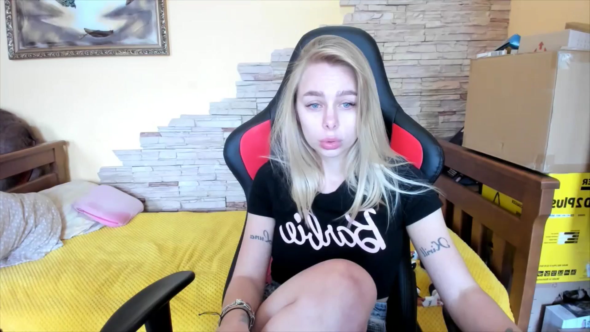 Gallery image thumbnail from YourPupsik's myfreecams stream on, 04/25/2024, 12:52 image 11 of 20
