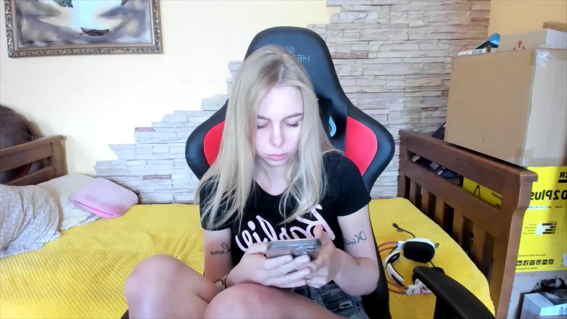 Gallery image thumbnail from YourPupsik's myfreecams stream on, 04/25/2024, 12:52 image 12 of 20