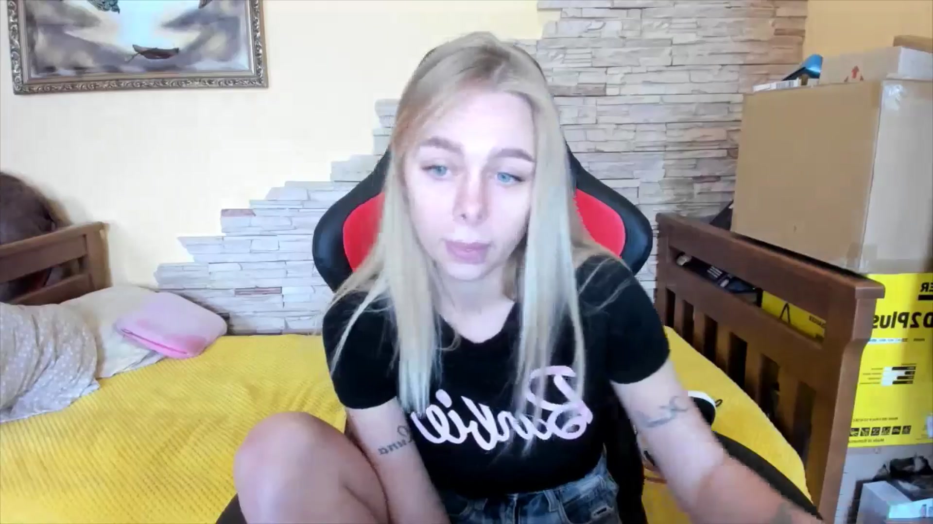 Gallery image thumbnail from YourPupsik's myfreecams stream on, 04/25/2024, 12:52 image 18 of 20