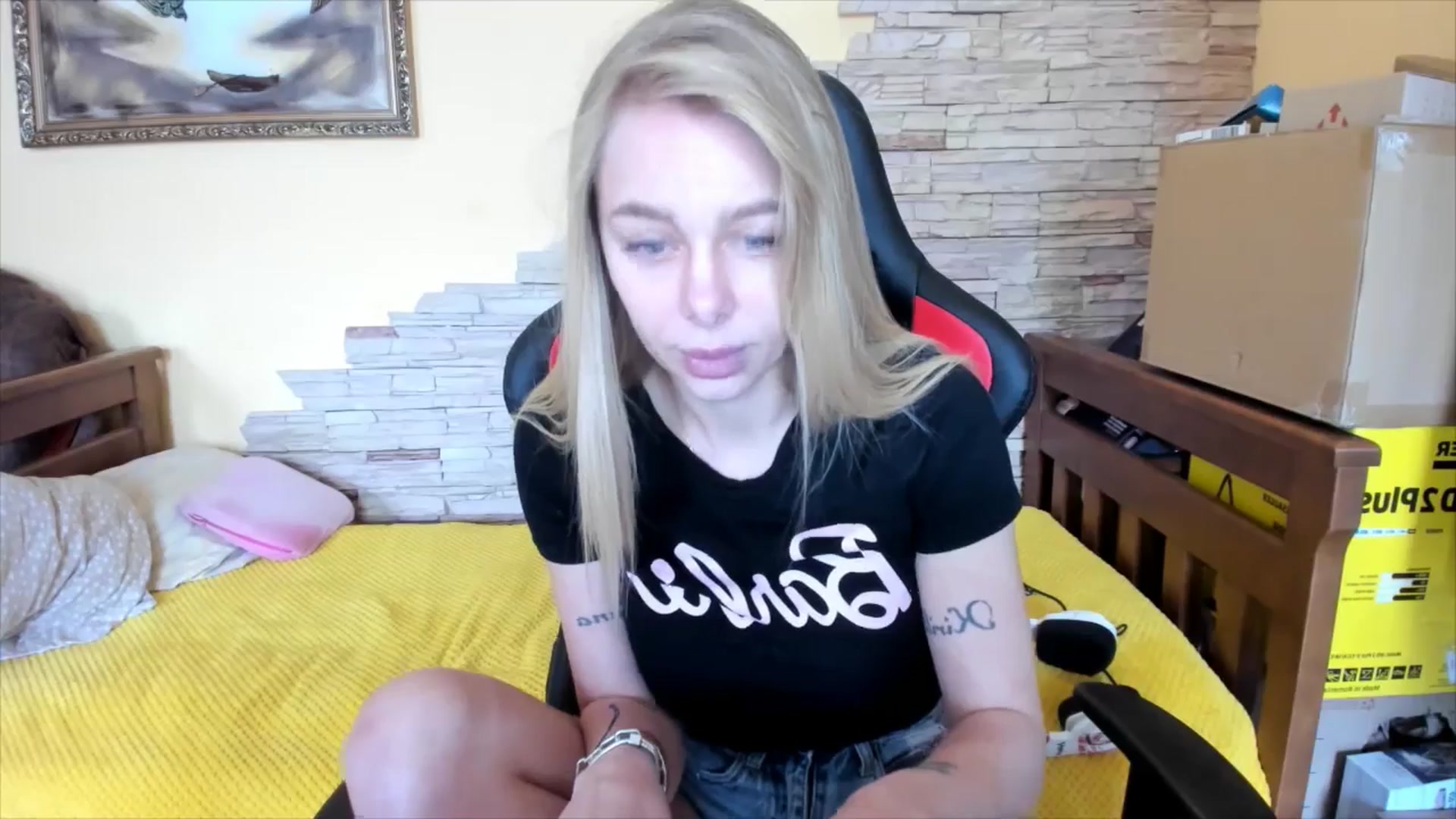 Gallery image thumbnail from YourPupsik's myfreecams stream on, 04/25/2024, 12:52 image 15 of 20