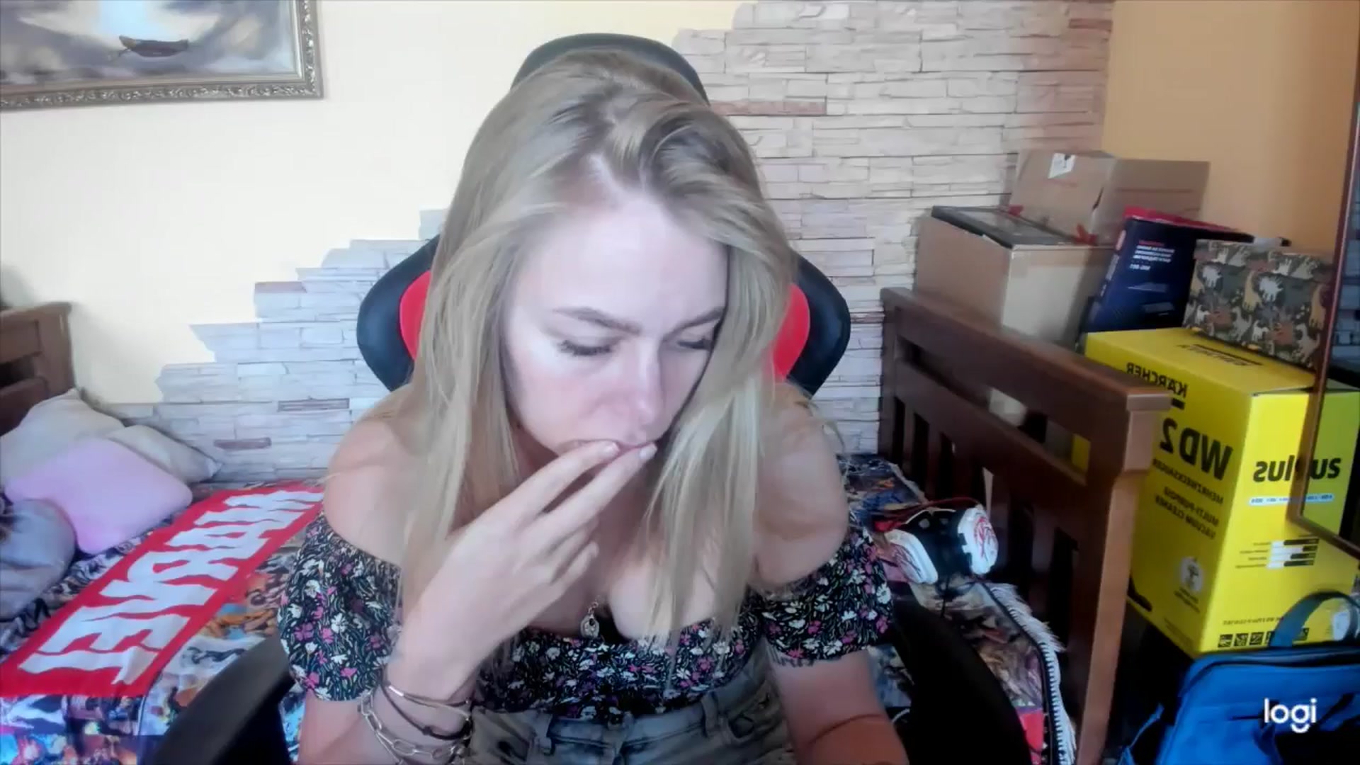 Gallery image thumbnail from YourPupsik's myfreecams stream on, 05/22/2024, 12:11 image 17 of 20
