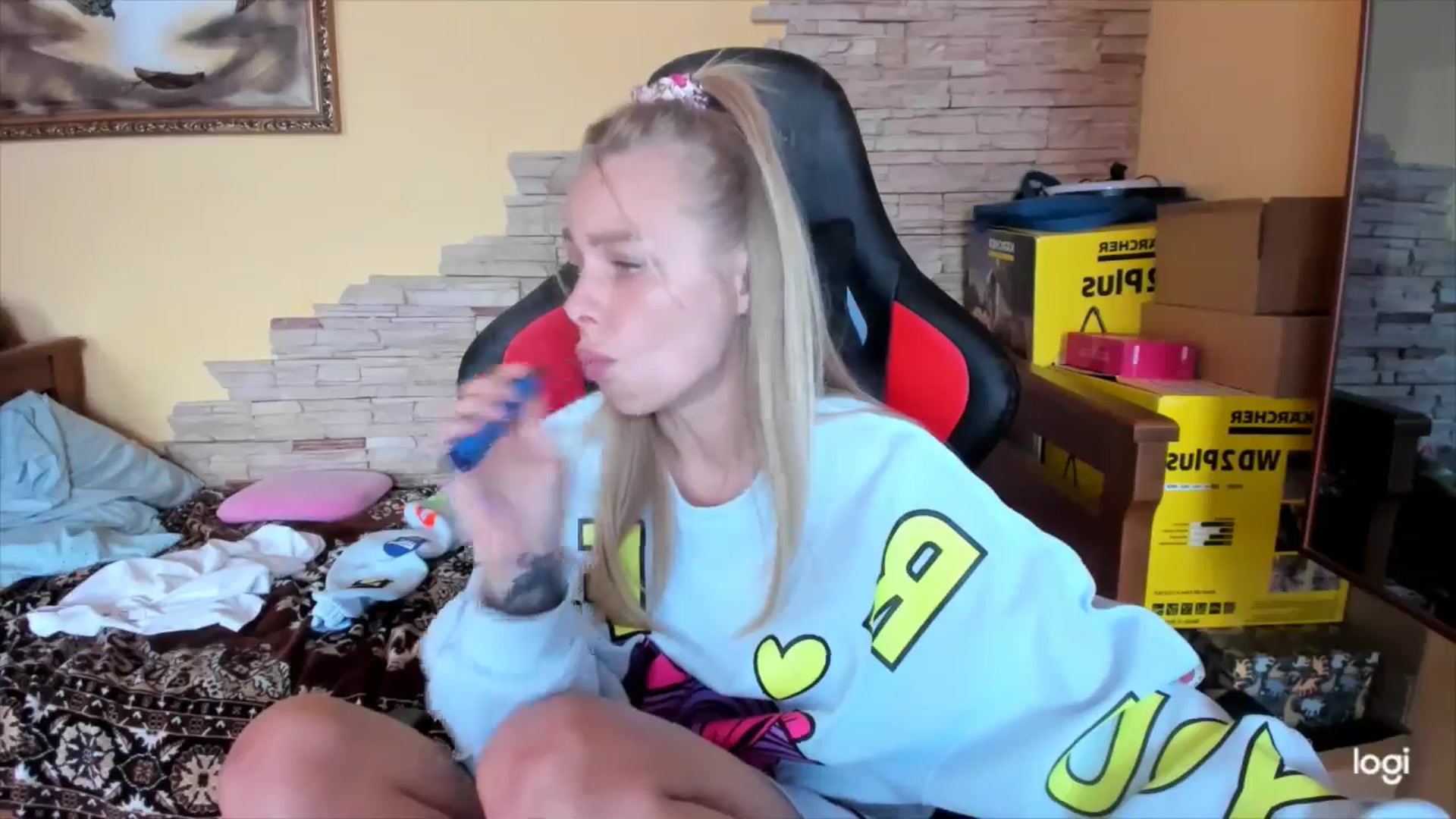 Gallery image thumbnail from YourPupsik's myfreecams stream on, 10/01/2024, 11:12 image 17 of 20