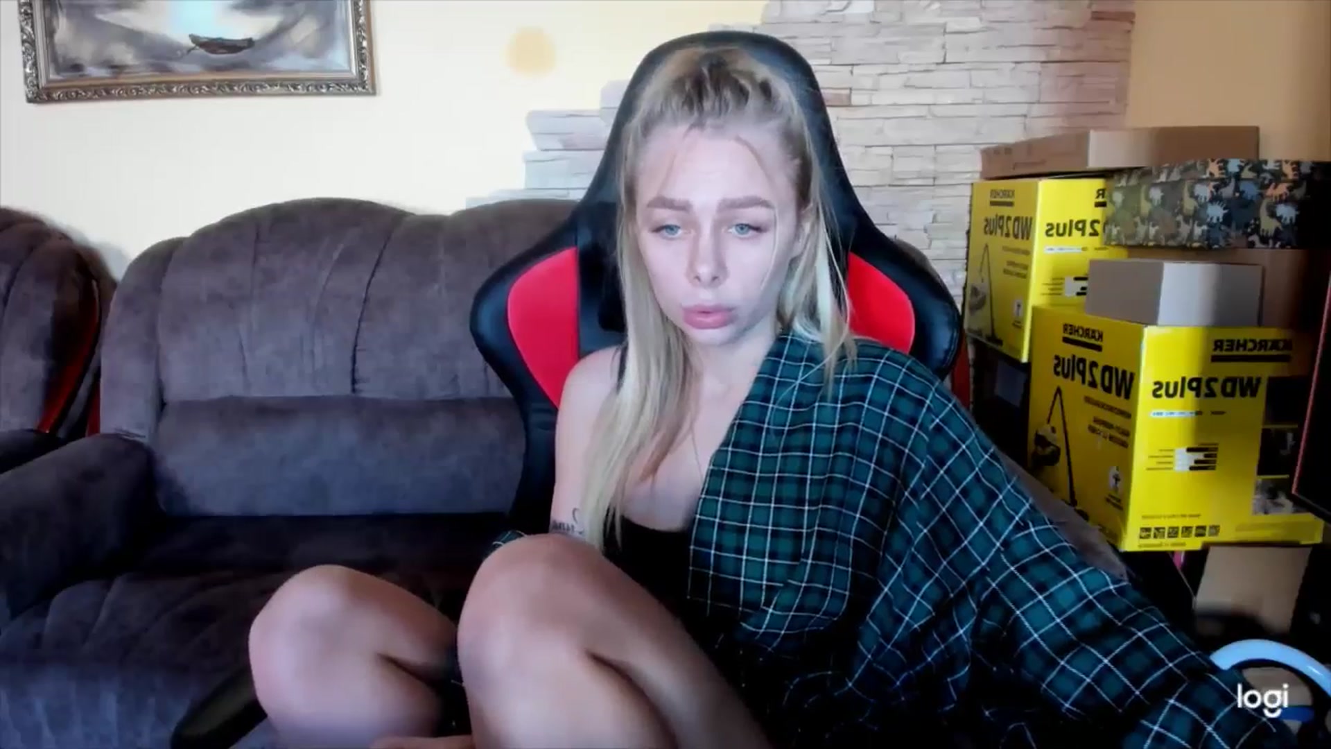 Gallery image thumbnail from YourPupsik's myfreecams stream on, 11/25/2024, 11:43 image 17 of 20