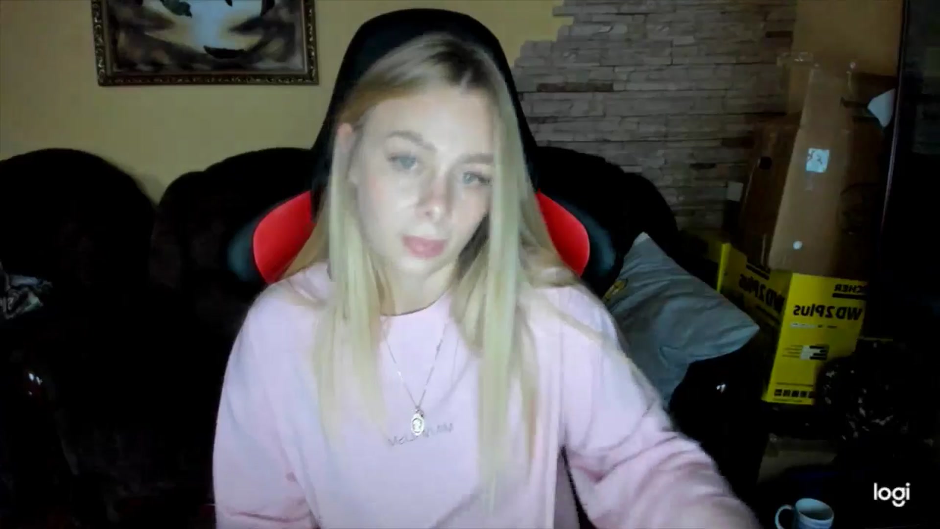Gallery image thumbnail from YourPupsik's myfreecams stream on, 12/24/2024, 14:01 image 17 of 20