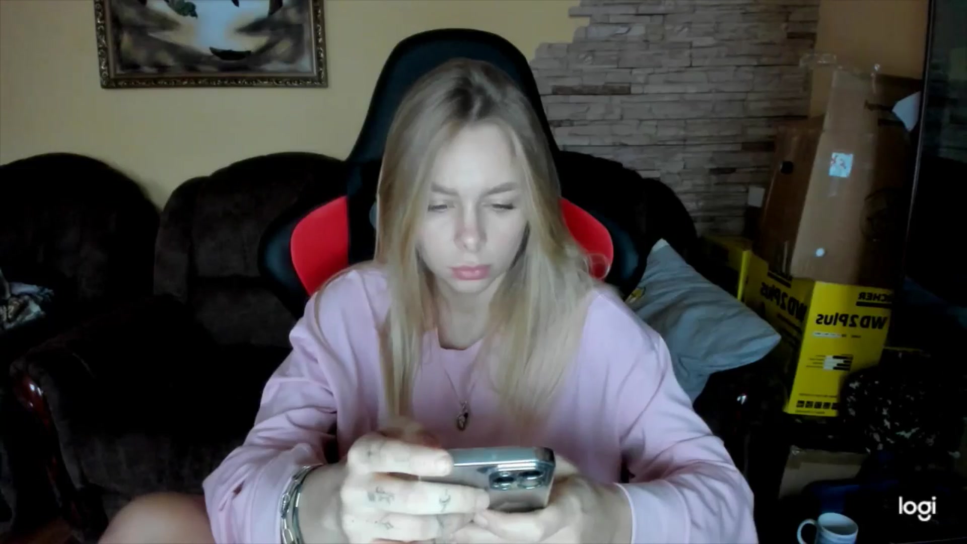 Gallery image thumbnail from YourPupsik's myfreecams stream on, 12/24/2024, 14:01 image 9 of 20