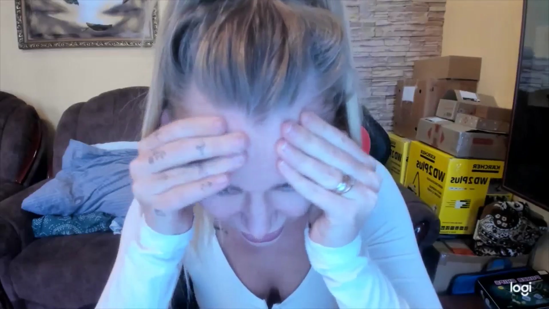 Gallery image thumbnail from YourPupsik's myfreecams stream on, 01/09/2025, 09:32 image 17 of 20