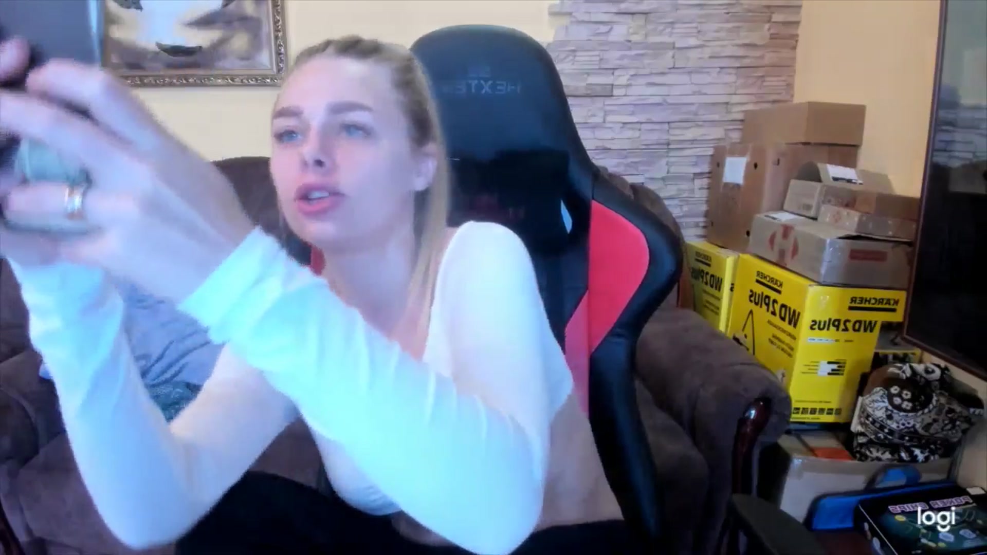 Gallery image thumbnail from YourPupsik's myfreecams stream on, 01/09/2025, 09:32 image 11 of 20