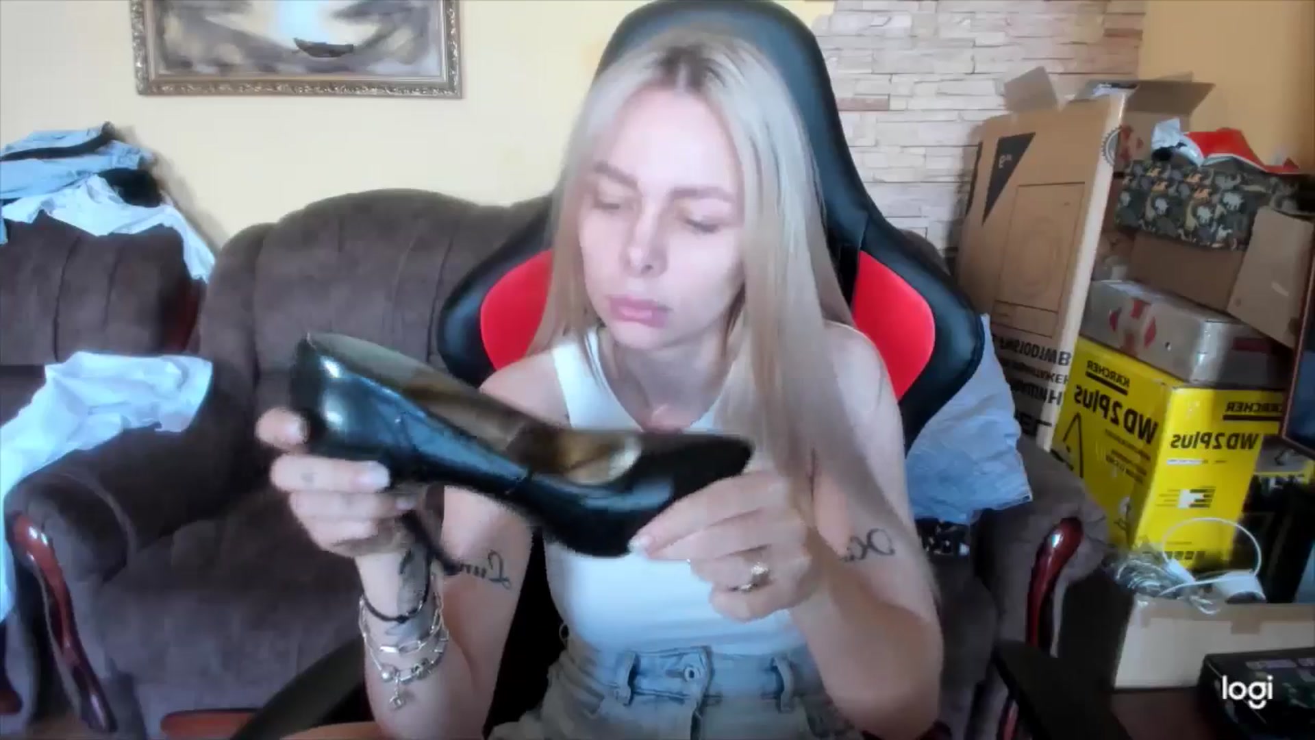 Gallery image thumbnail from YourPupsik's myfreecams stream on, 04/18/2025, 08:18 image 10 of 20