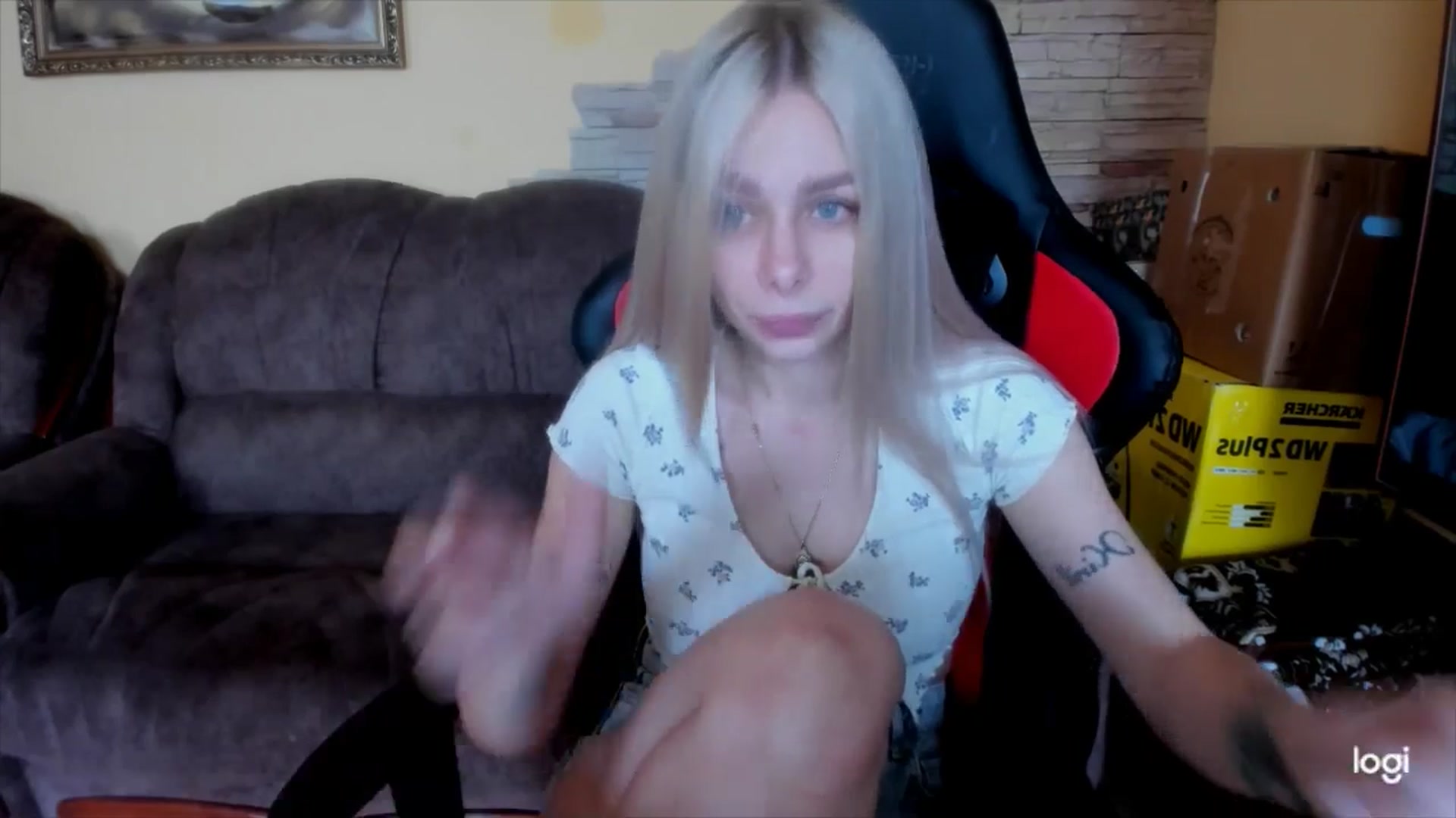 Gallery image thumbnail from YourPupsik's myfreecams stream on, 05/06/2025, 08:52 image 6 of 20