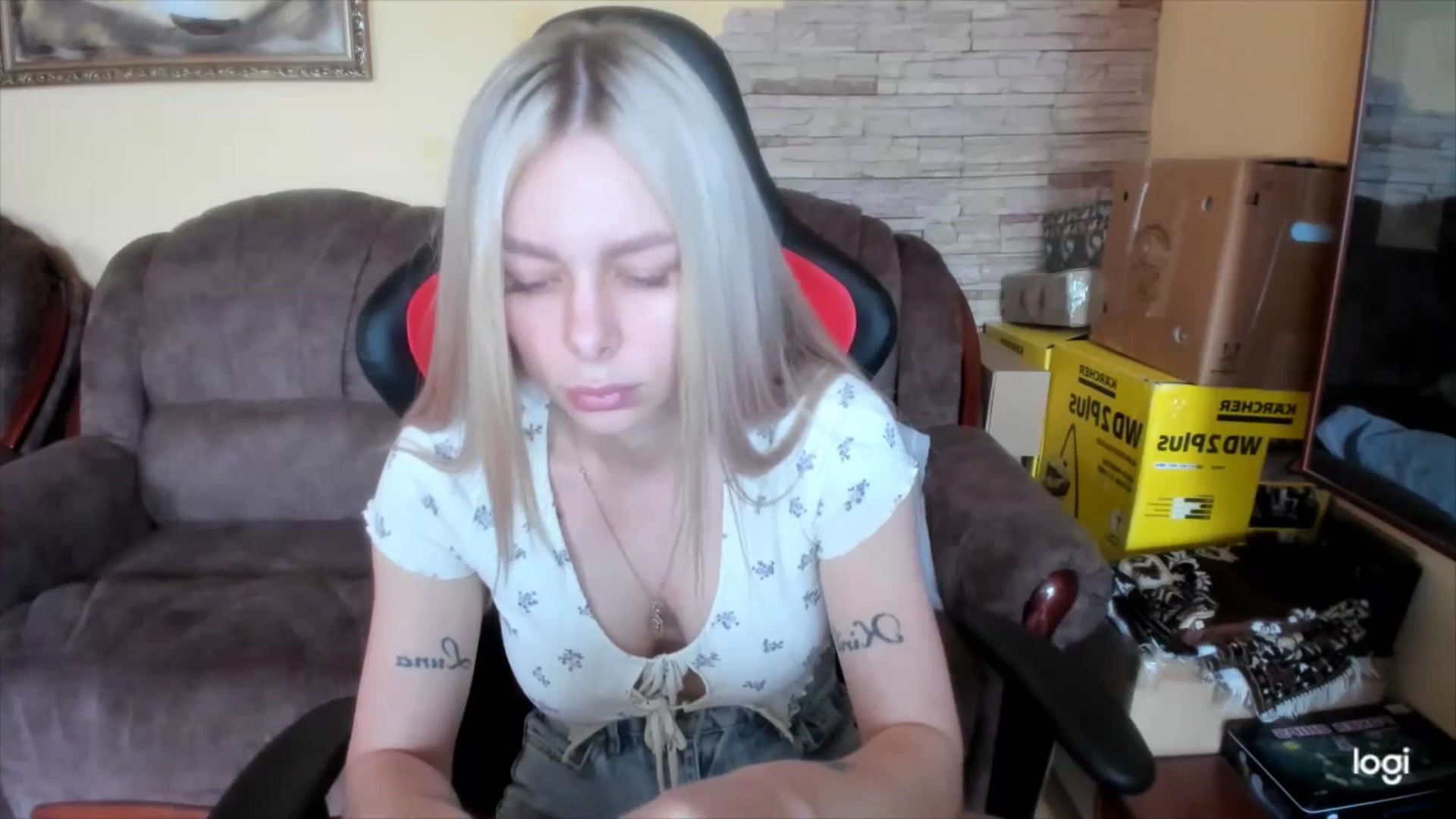Gallery image thumbnail from YourPupsik's myfreecams stream on, 05/06/2025, 11:37 image 10 of 20