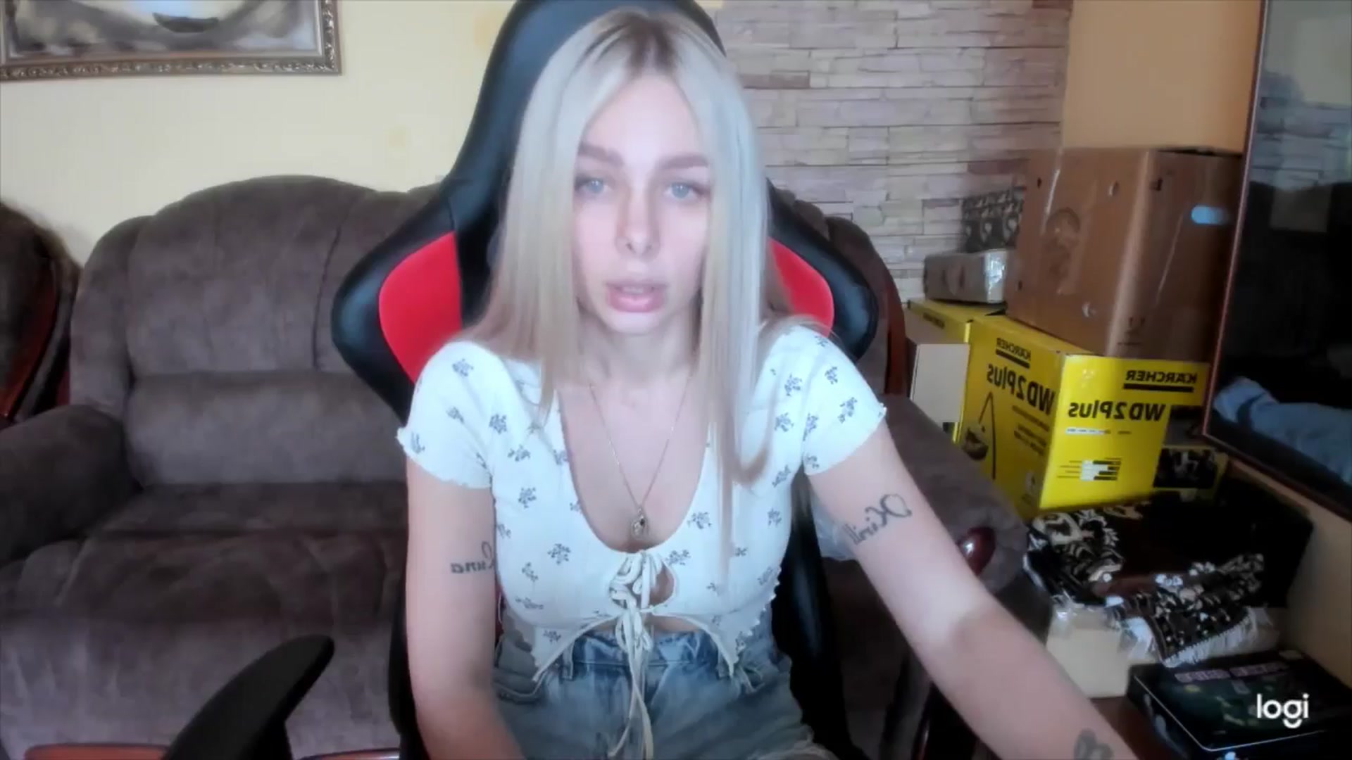 Gallery image thumbnail from YourPupsik's myfreecams stream on, 05/06/2025, 11:37 image 6 of 20