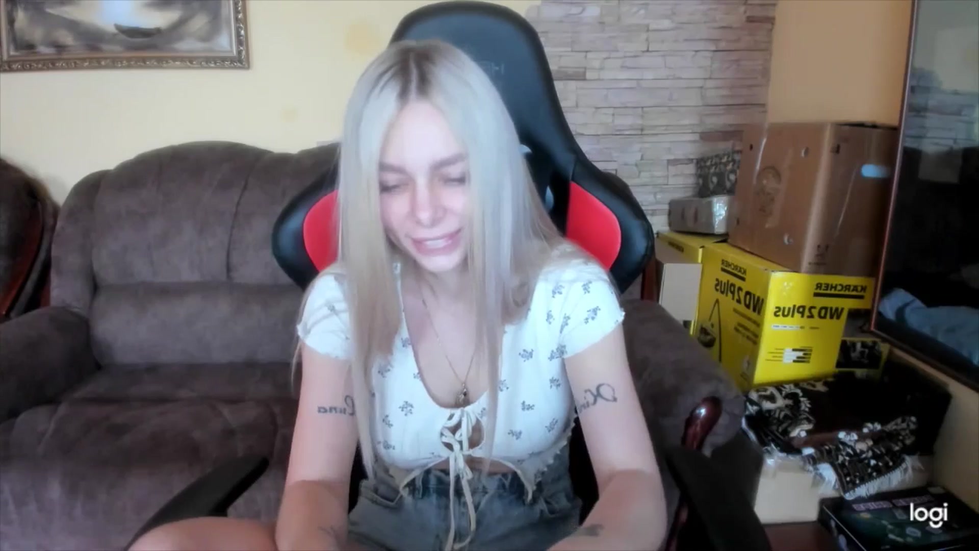 Gallery image thumbnail from YourPupsik's myfreecams stream on, 05/06/2025, 11:37 image 4 of 20