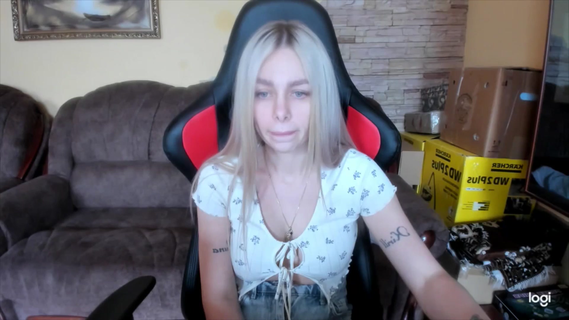 Gallery image thumbnail from YourPupsik's myfreecams stream on, 05/06/2025, 11:37 image 16 of 20