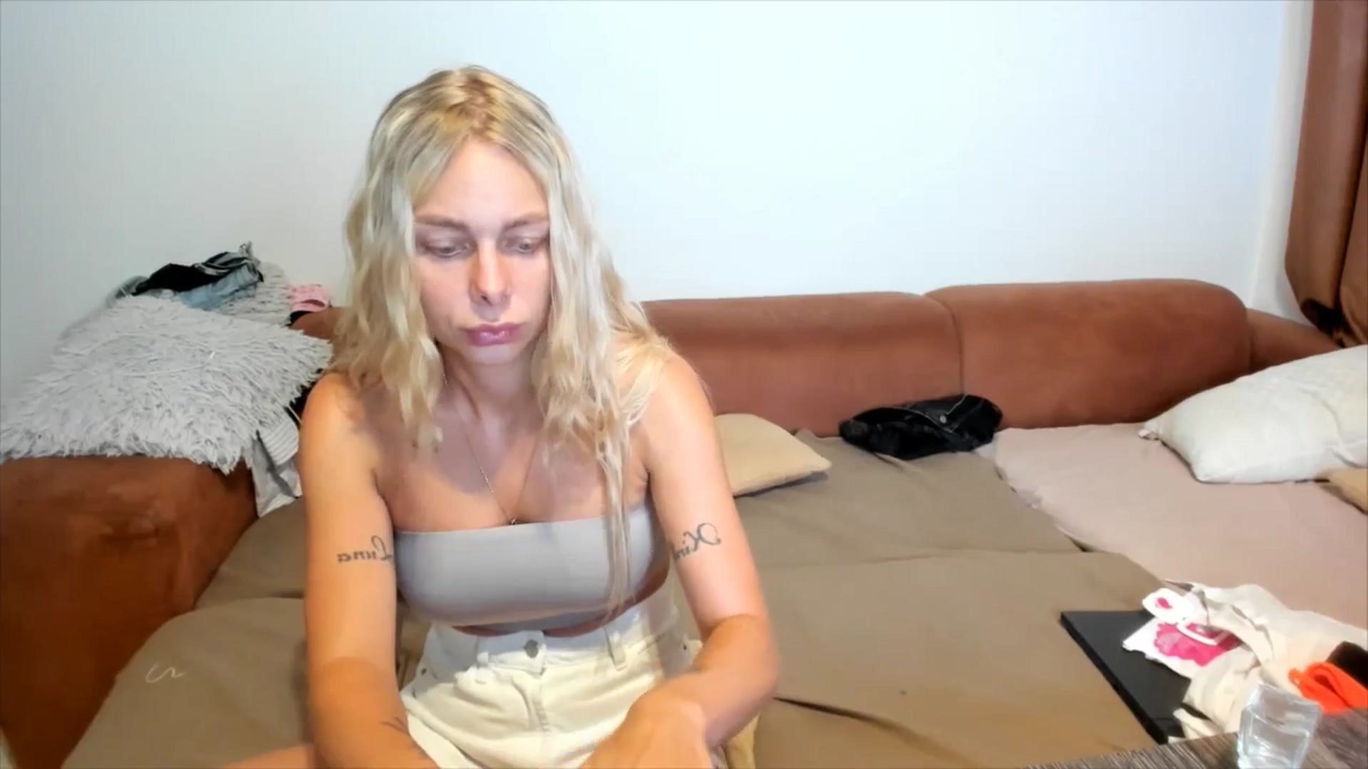 Gallery image thumbnail from YourPupsik's myfreecams stream on, 08/04/2025, 10:32 image 15 of 20