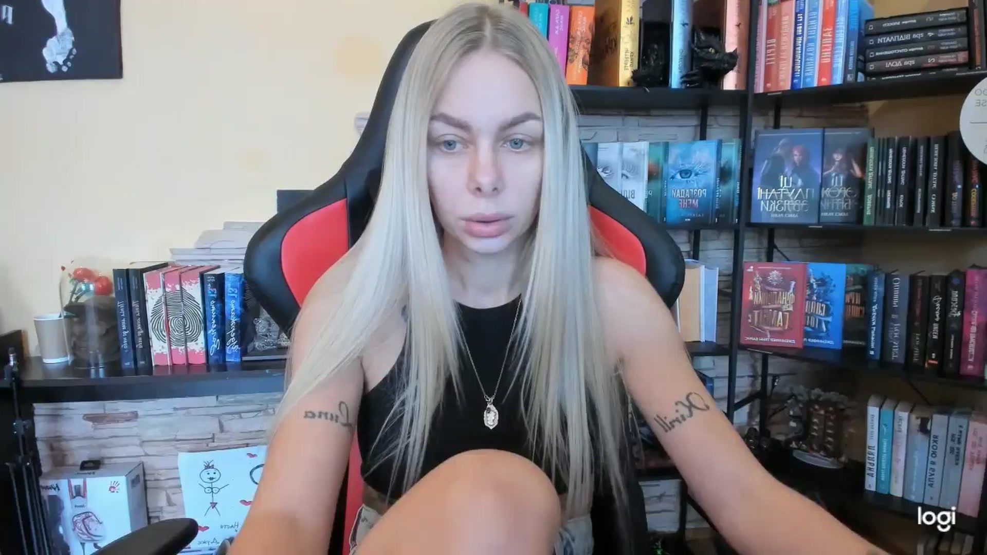 Gallery image thumbnail from YourPupsik's myfreecams stream on, 12/25/2025, 11:18 image 12 of 20