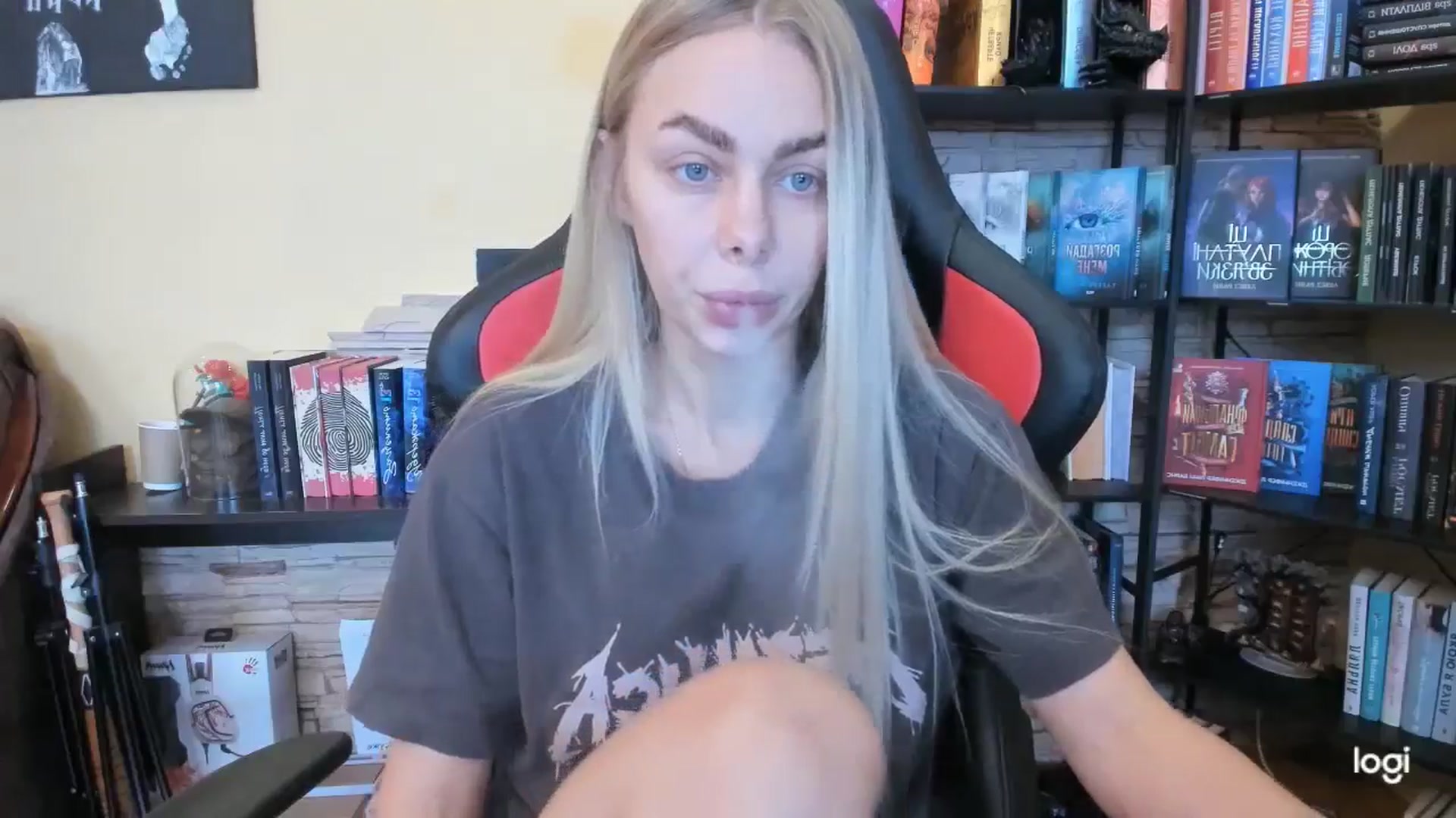 Gallery image thumbnail from YourPupsik's myfreecams stream on, 12/28/2025, 12:25 image 17 of 20
