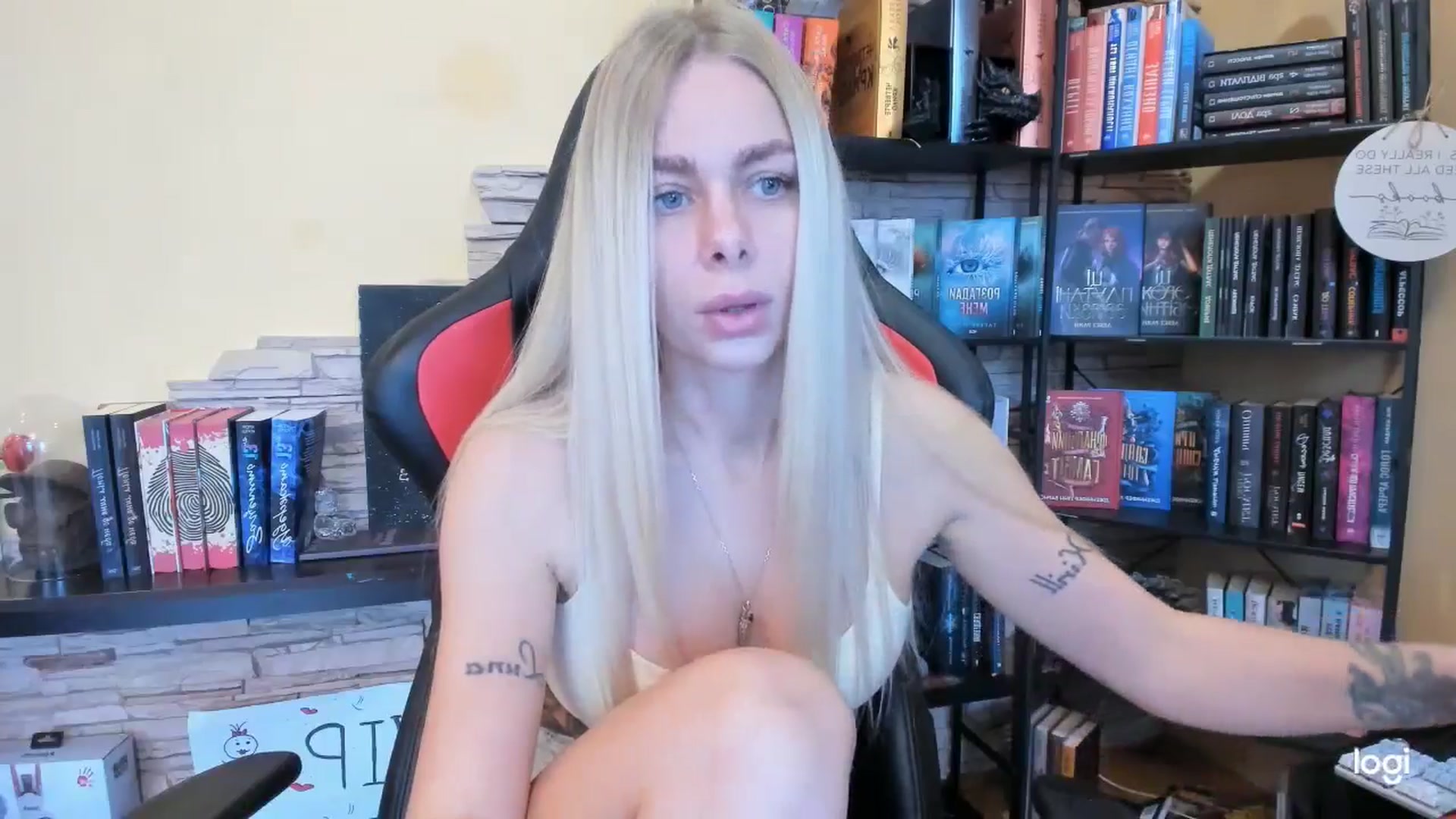 Gallery image thumbnail from YourPupsik's myfreecams stream on, 01/06/2026, 08:59 image 12 of 20