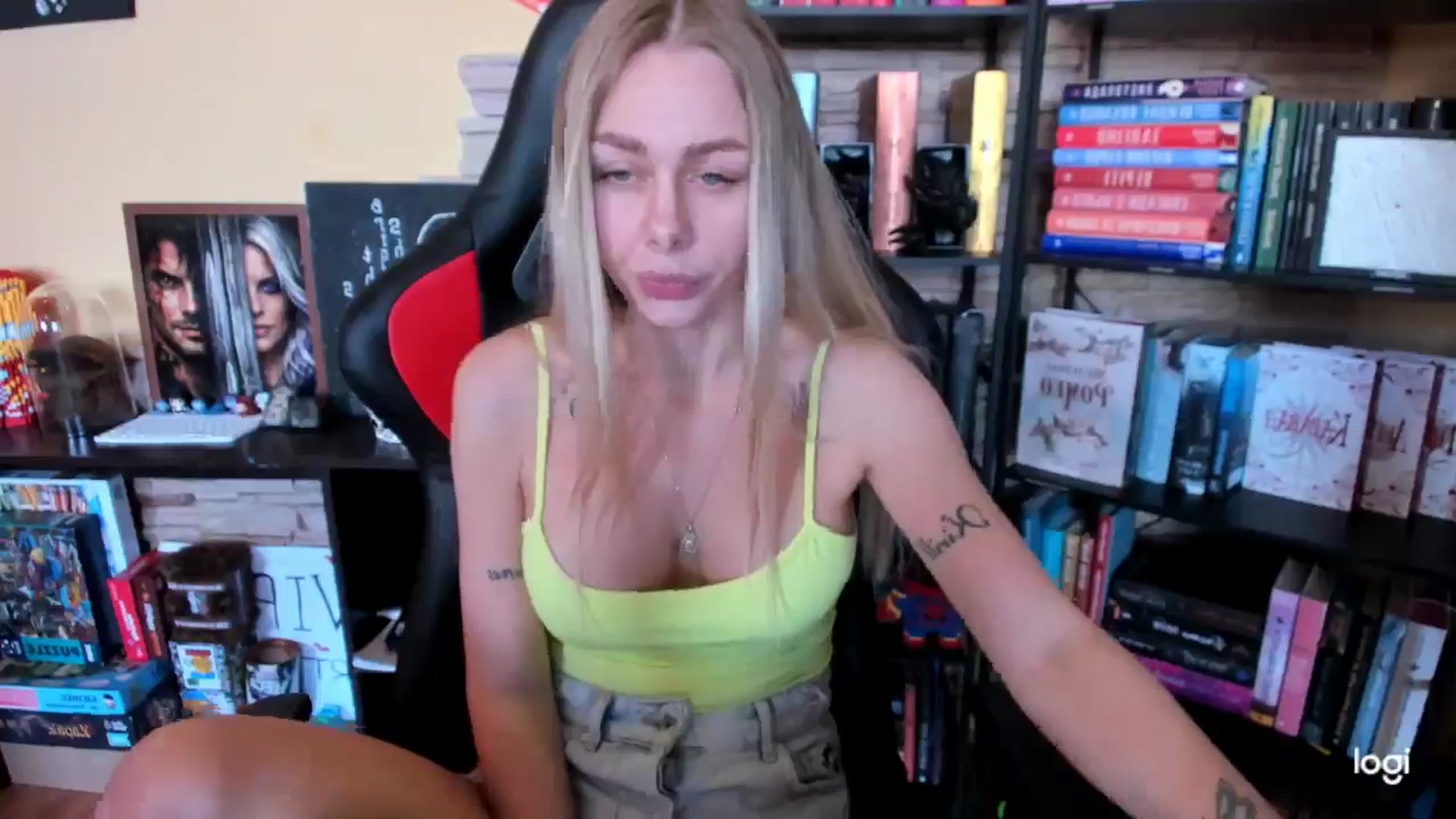 Gallery image thumbnail from YourPupsik's myfreecams stream on, 04/16/2026, 09:35 image 15 of 20