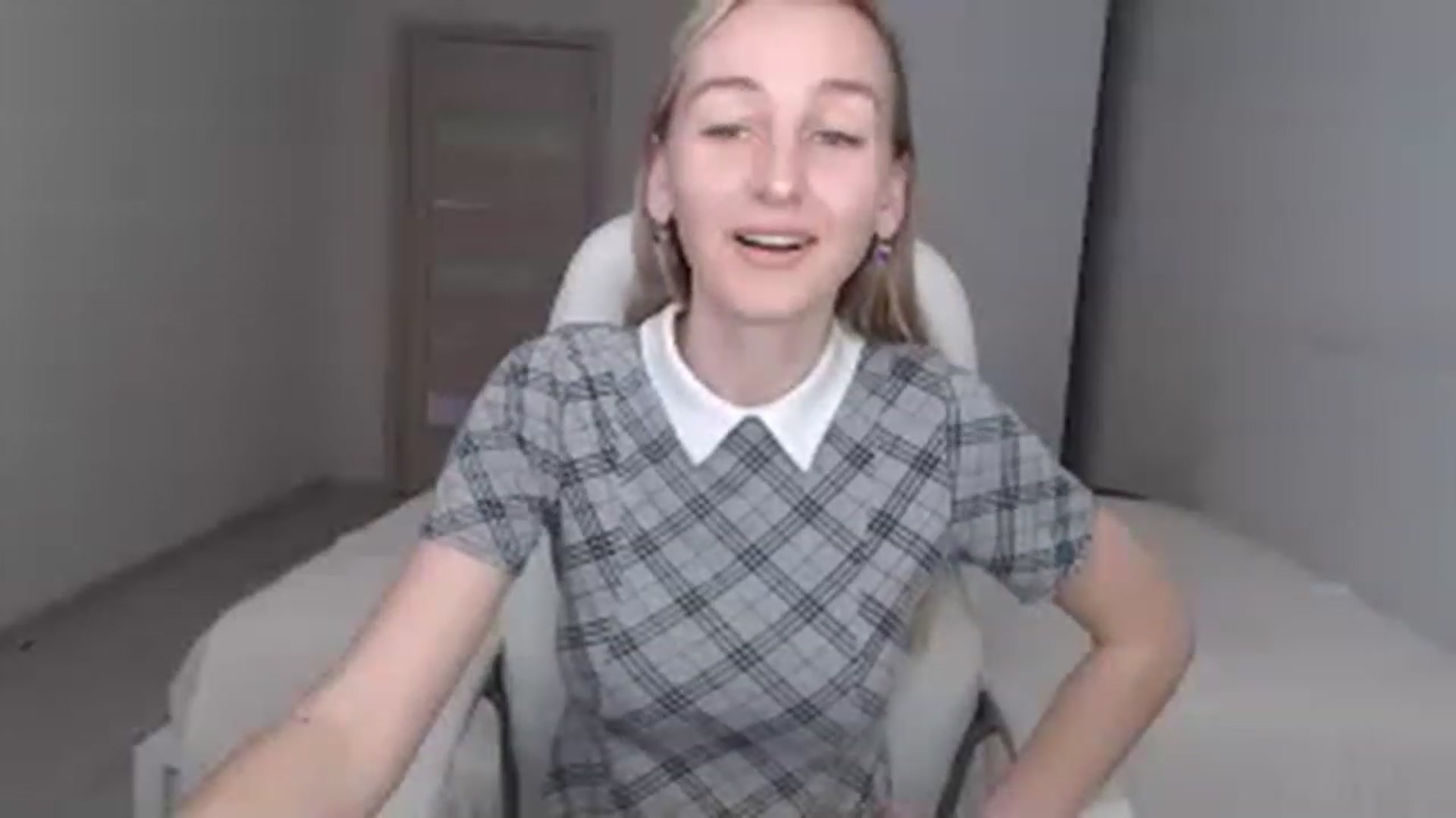 Gallery image thumbnail from YourSexyMilaX's myfreecams stream on, 05/01/2023, 13:56 image 8 of 20