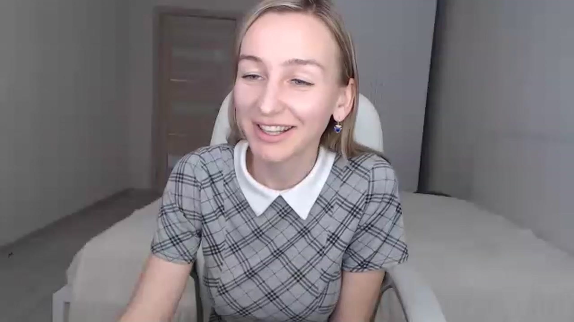 Gallery image thumbnail from YourSexyMilaX's myfreecams stream on, 05/01/2023, 13:56 image 10 of 20