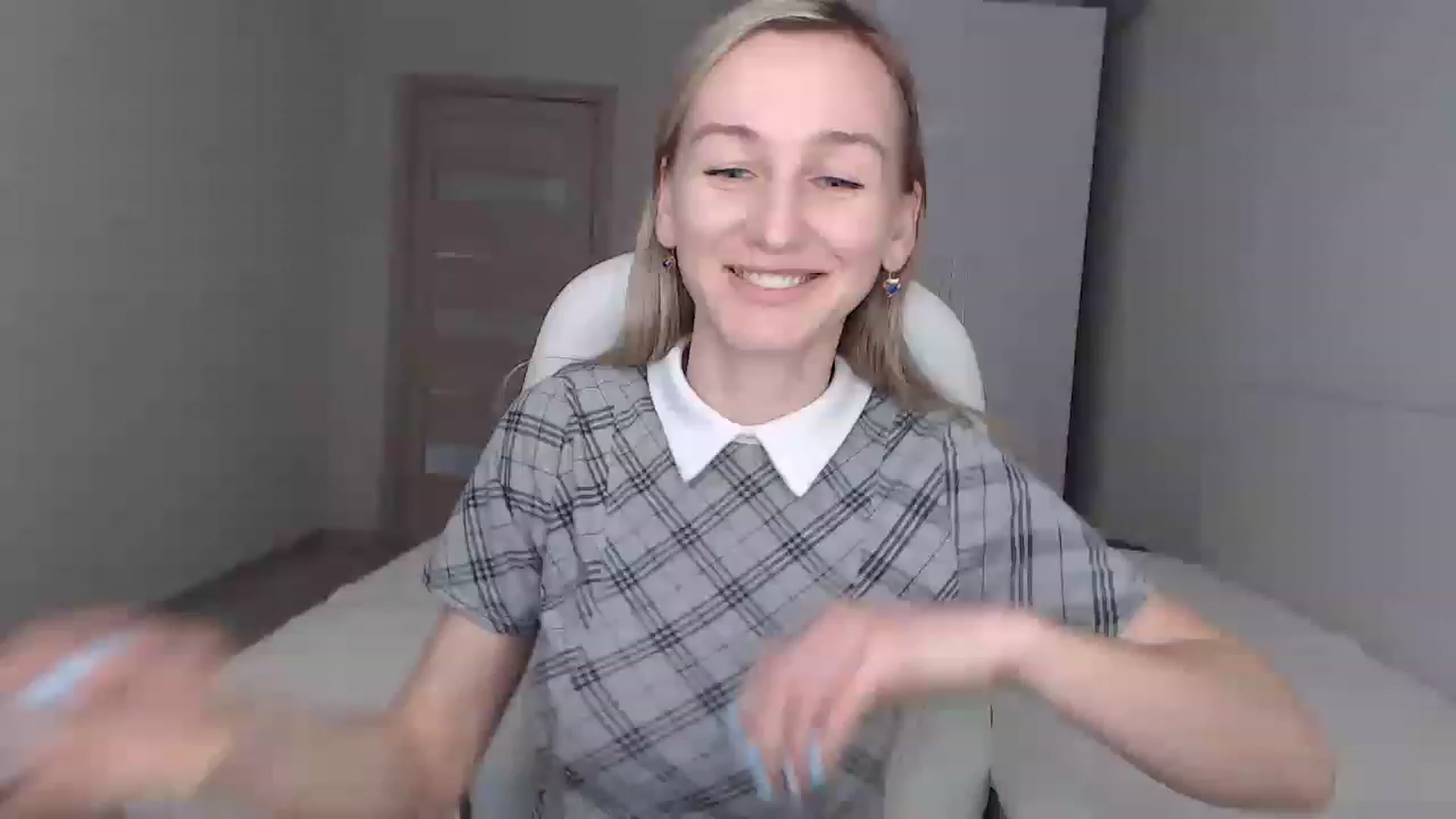 Gallery image thumbnail from YourSexyMilaX's myfreecams stream on, 05/01/2023, 13:56 image 5 of 20