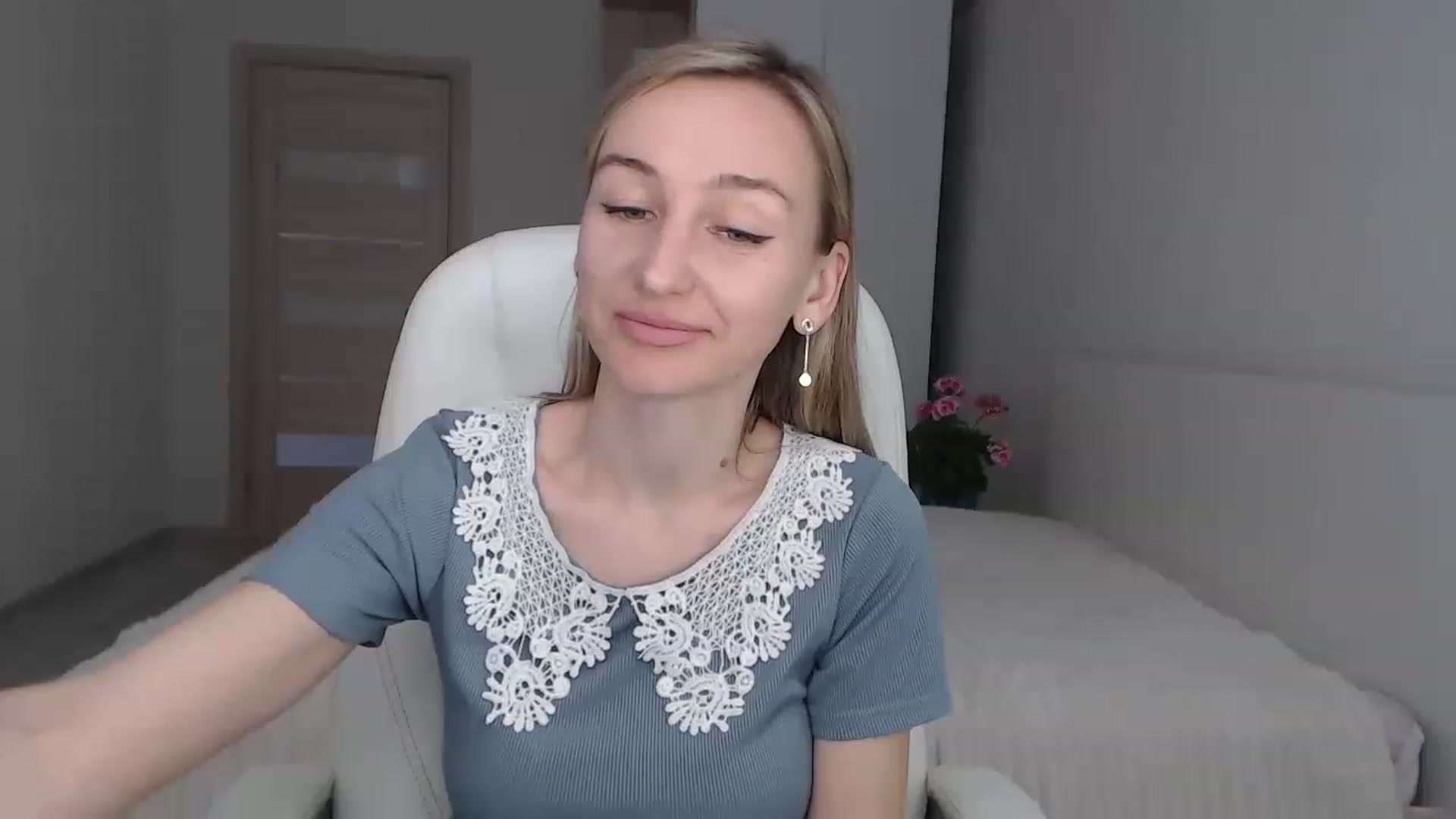 Gallery image thumbnail from YourSexyMilaX's myfreecams stream on, 05/02/2023, 09:55 image 13 of 20
