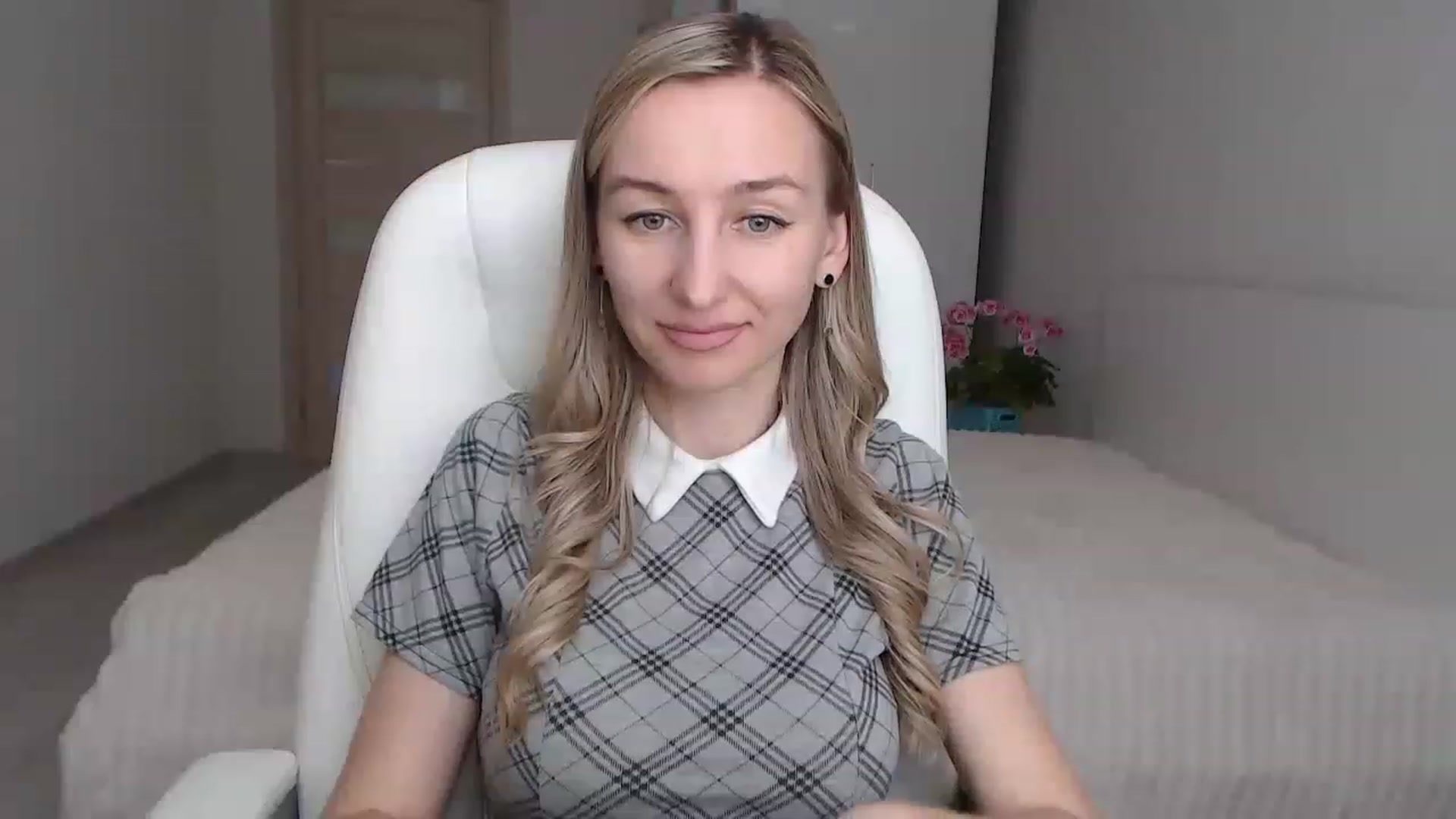 Gallery image thumbnail from YourSexyMilaX's myfreecams stream on, 05/03/2023, 10:34 image 12 of 20