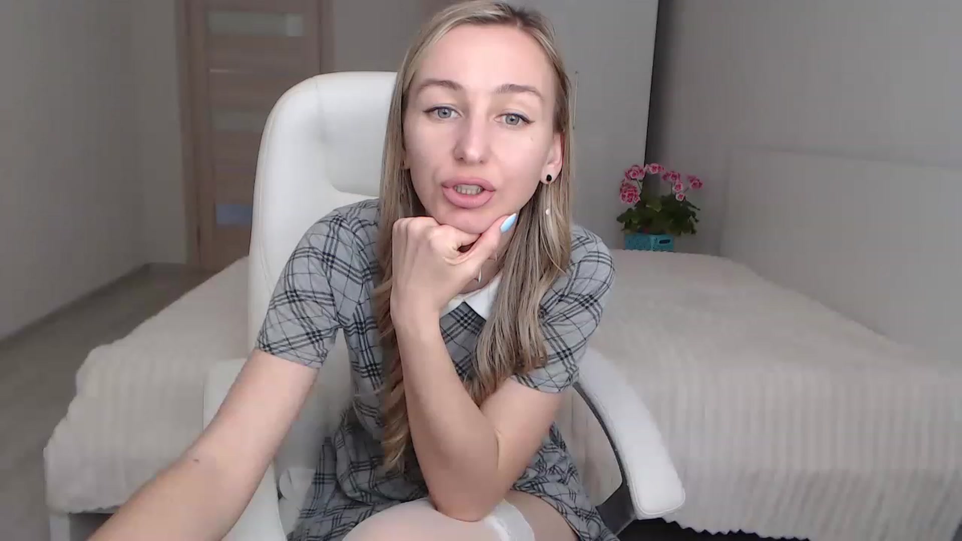 Gallery image thumbnail from YourSexyMilaX's myfreecams stream on, 05/03/2023, 10:34 image 10 of 20