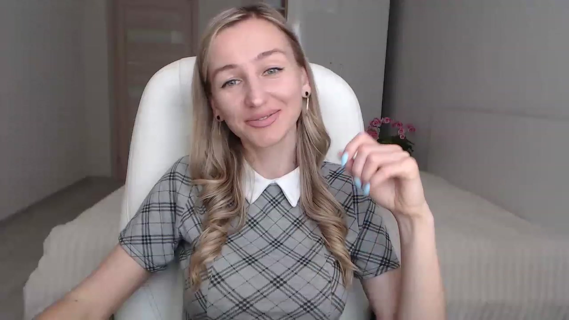 Gallery image thumbnail from YourSexyMilaX's myfreecams stream on, 05/03/2023, 10:34 image 13 of 20