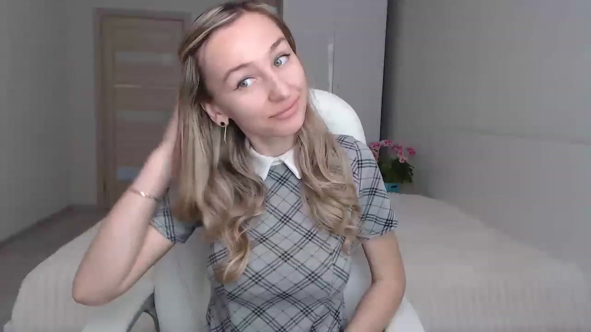 Gallery image thumbnail from YourSexyMilaX's myfreecams stream on, 05/04/2023, 08:04 image 1 of 20