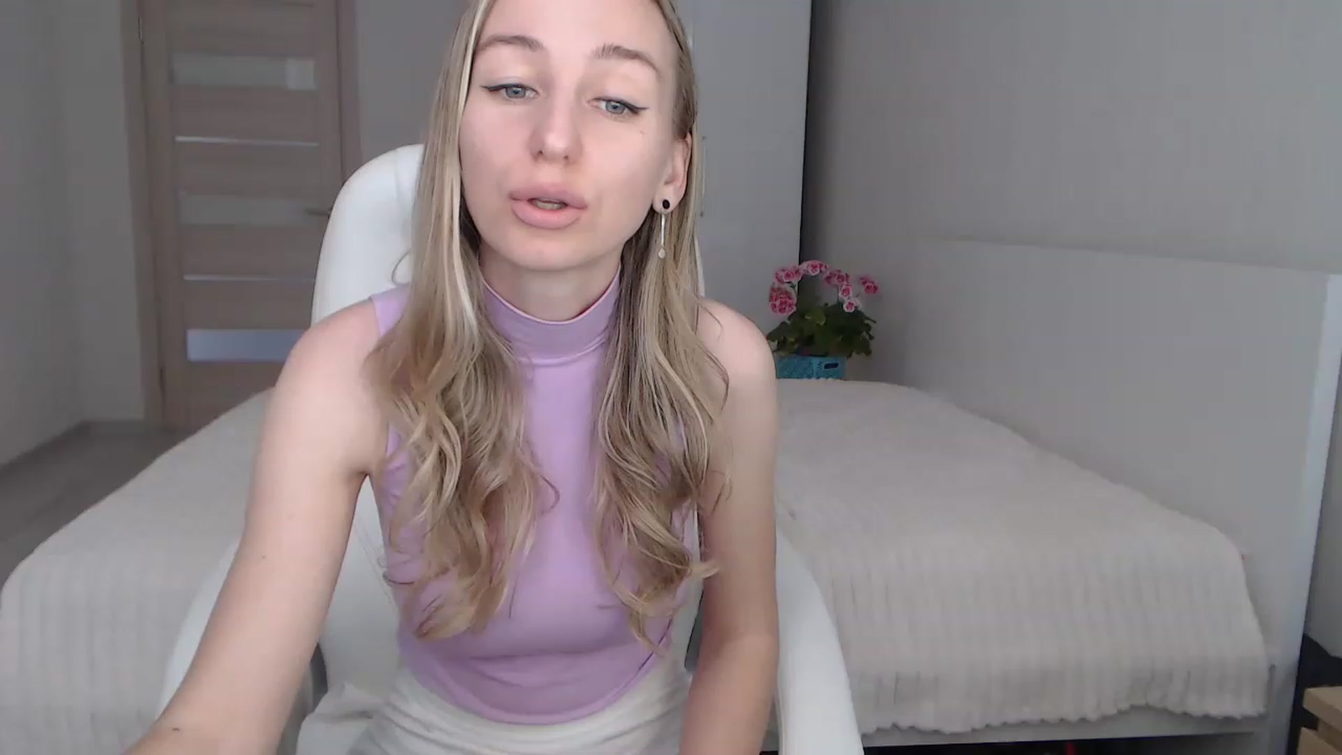 Gallery image thumbnail from YourSexyMilaX's myfreecams stream on, 05/04/2023, 09:42 image 9 of 20