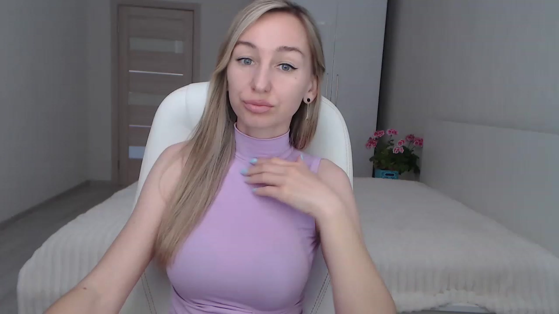 Gallery image thumbnail from YourSexyMilaX's myfreecams stream on, 05/05/2023, 08:14 image 4 of 20