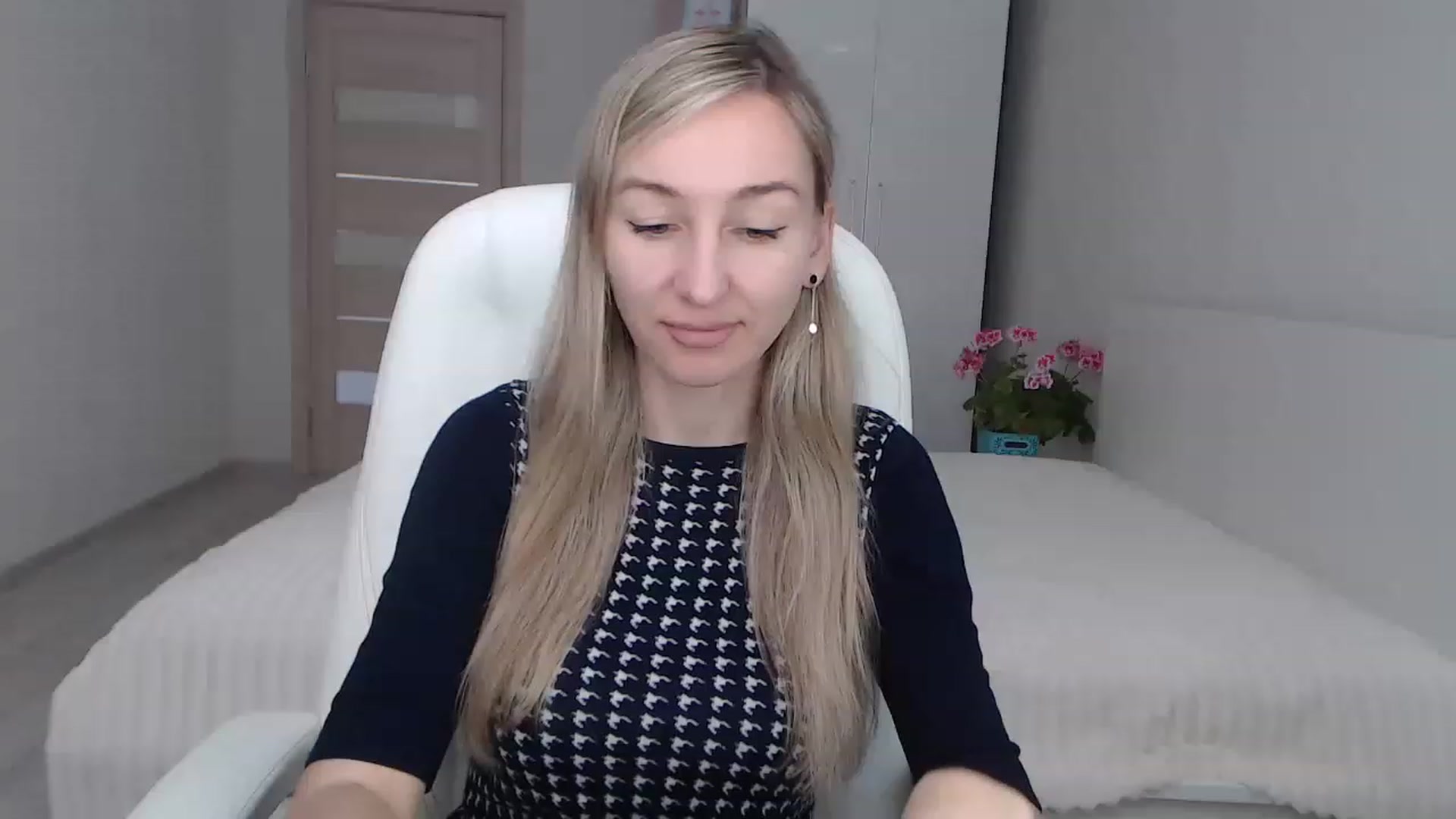 Gallery image thumbnail from YourSexyMilaX's myfreecams stream on, 05/05/2023, 08:14 image 1 of 20